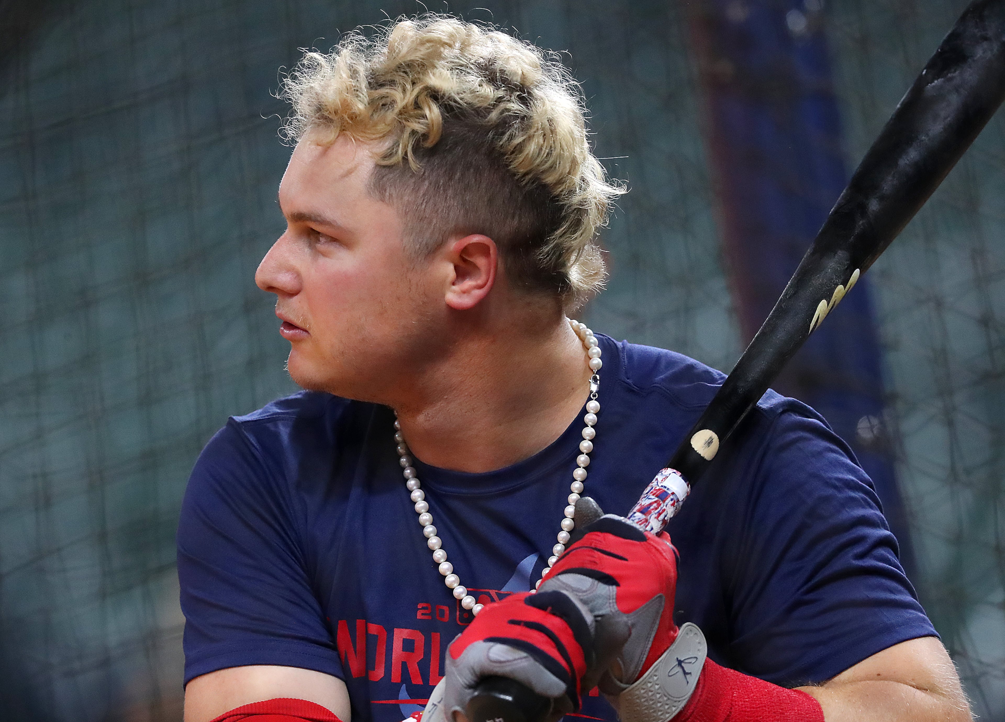 102521 HOUSTON: Braves outfielder Joc Pederson sports his pearls while taking batting practice at Minute Maid Park the day before playing the Astros in game 1 of the World Series on Monday, Oct. 25, 2021, in Houston. “Curtis Compton / Curtis.Compton@ajc.com”