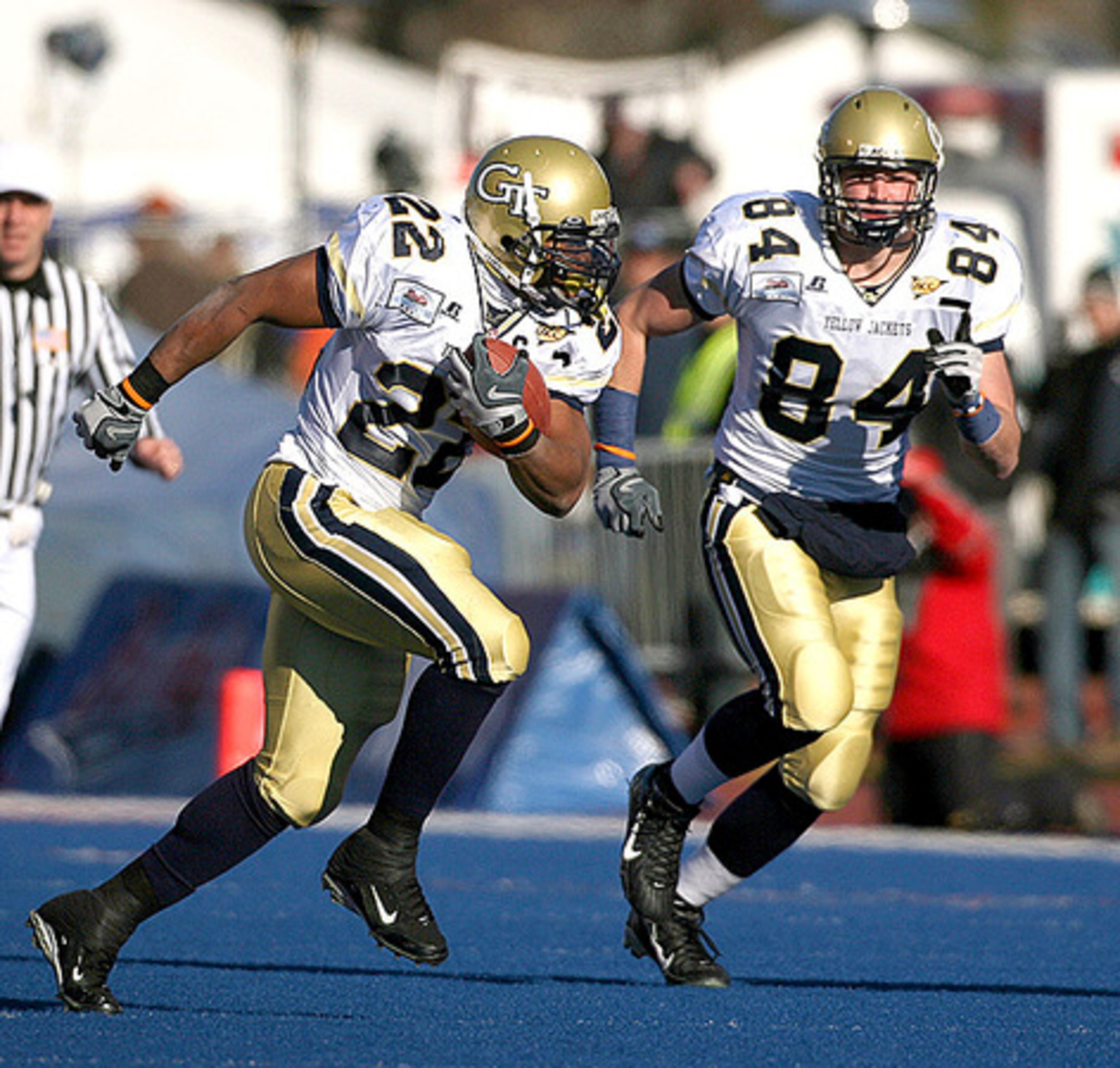 Tashard Choice gets a first down as Colin Peek looks to make a block.