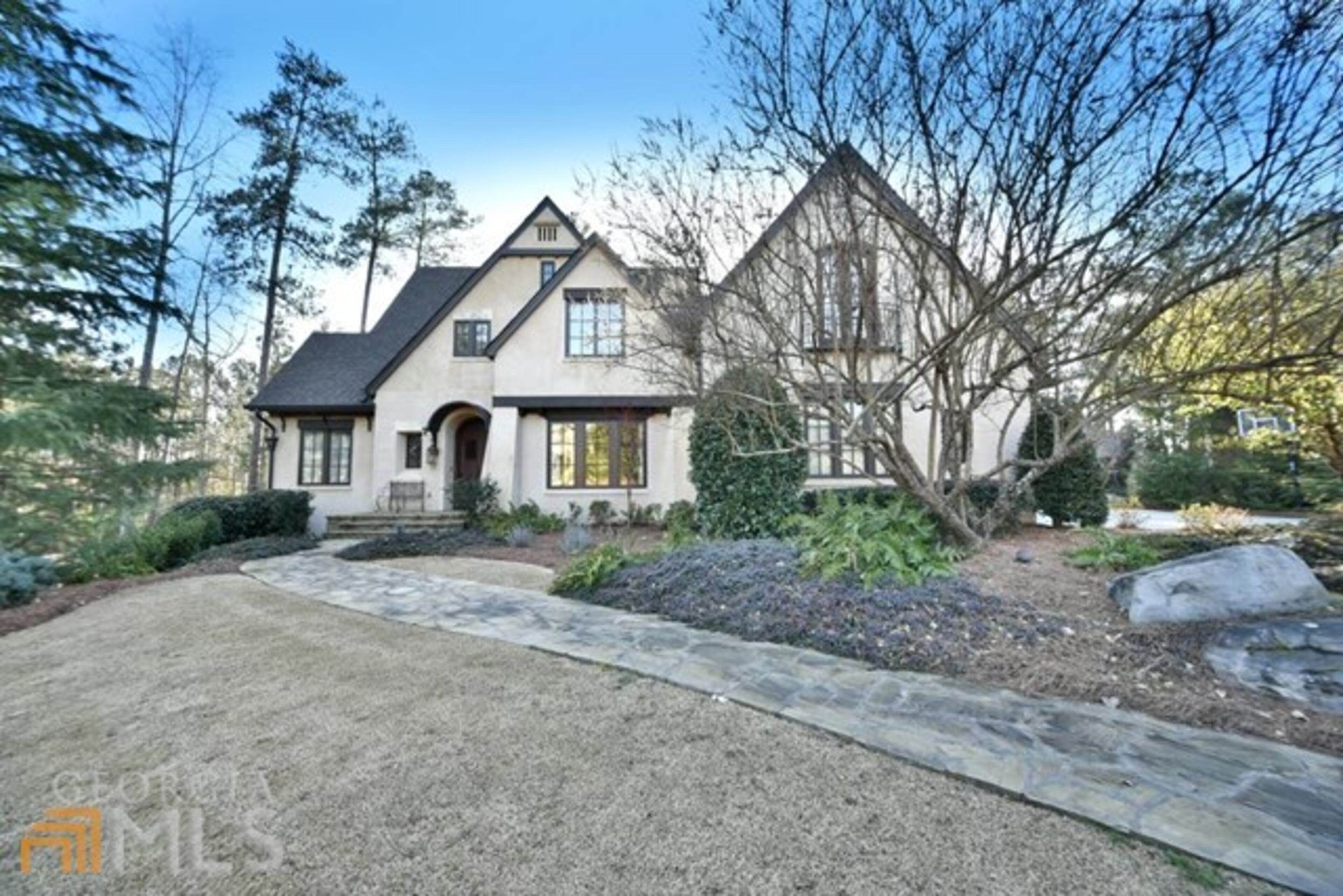 962 Darby LanePrice: $1.99 millionFor more views of this home, visit its AJC Homefinder page.