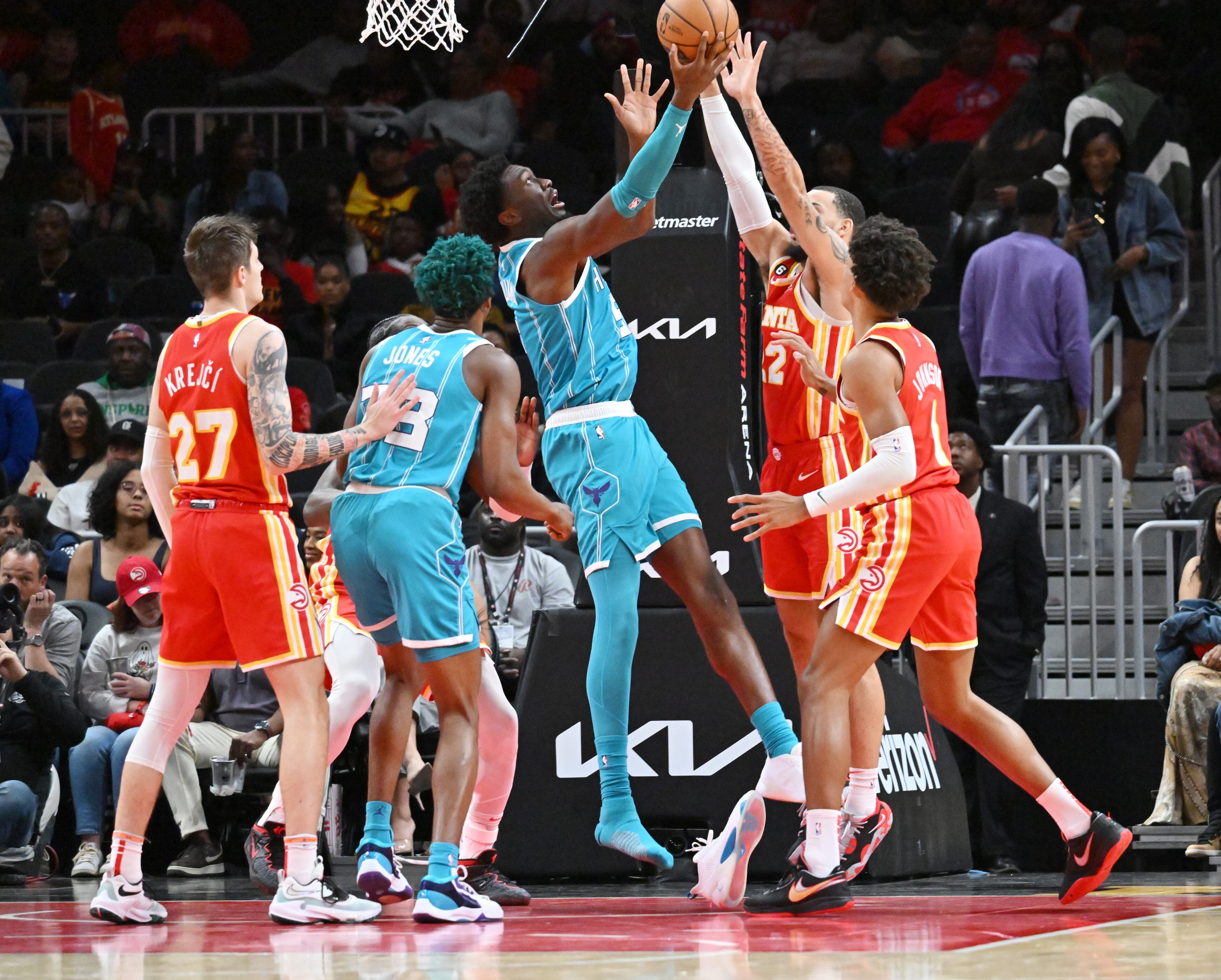 Charlotte Hornets center Mark Williams loses his shoes as he shoots against Atlanta Hawks forward Tyrese Martin during the second half of an NBA basketball game at State Farm Arena on Sunday, Oct. 23, 2022. The Hornets won 126-109. (Hyosub Shin / Hyosub.Shin@ajc.com)