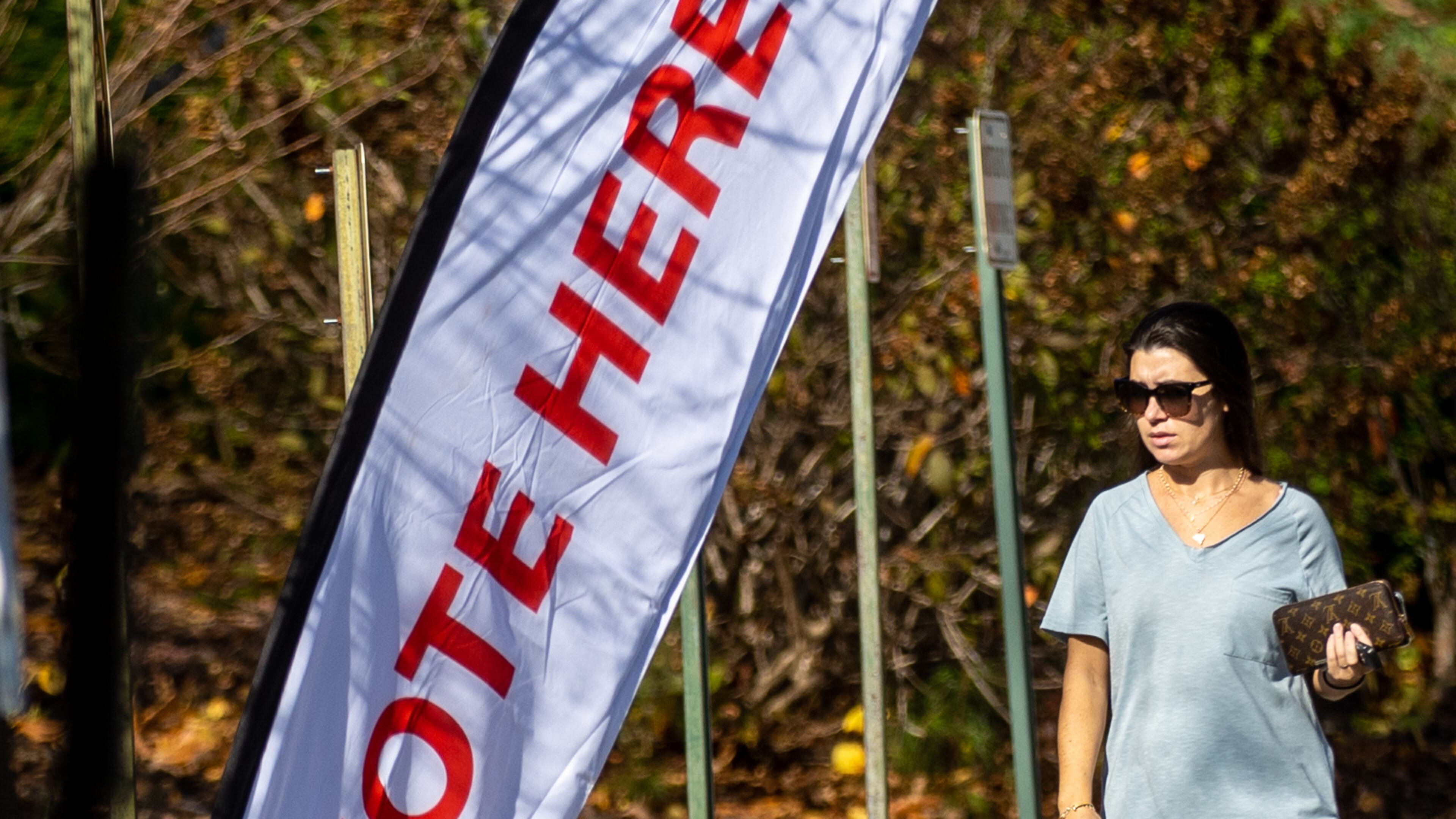 People head in to vote at the Ashford Park Elementary School on election day, Tuesday, Nov. 8, 2022. (Steve Schaefer/steve.schaefer@ajc.com)