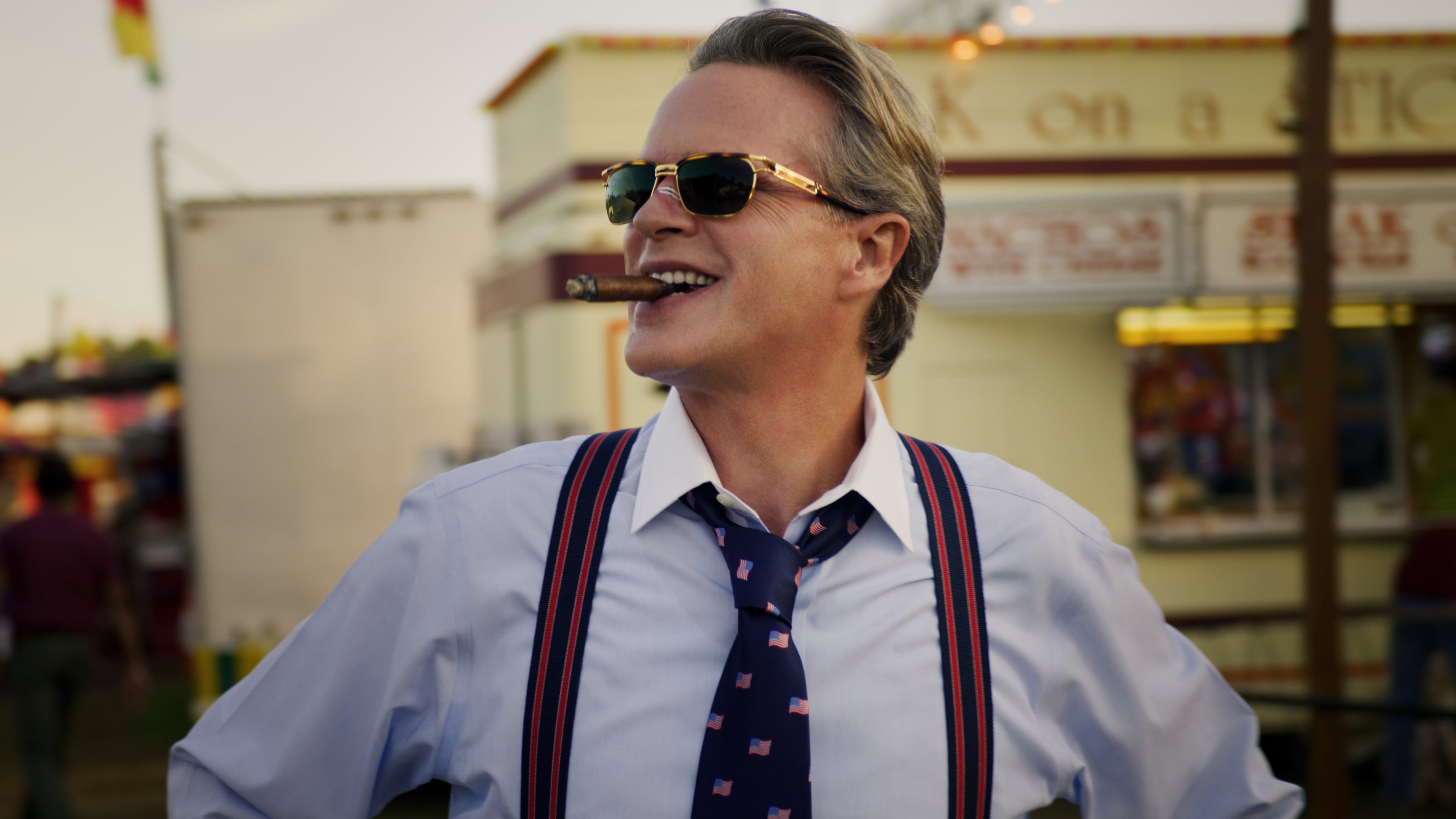 Cary Elwes plays the arrogant, cigar-smoking mayor in the third season of "Stranger Things."