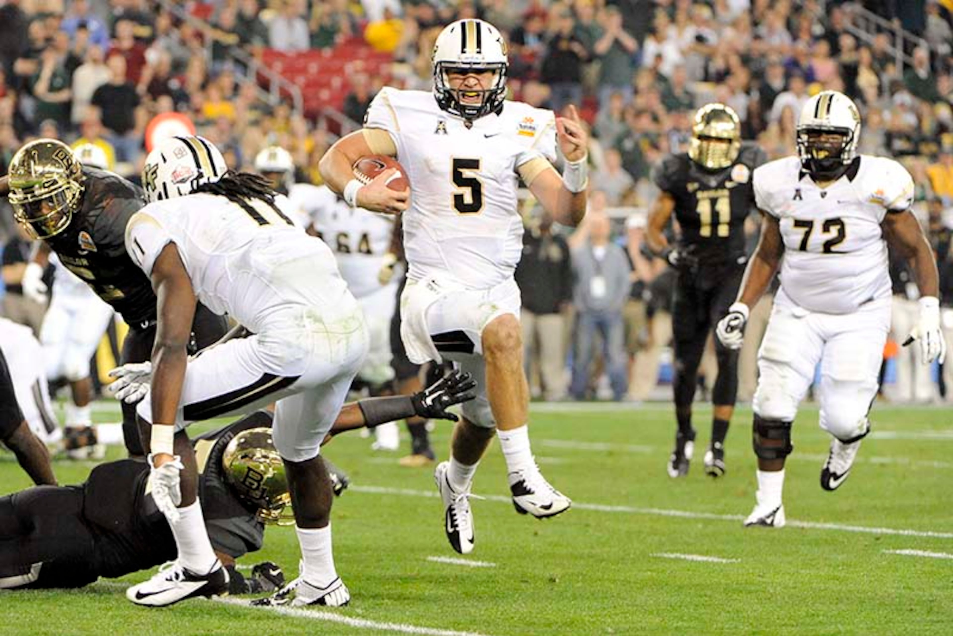 UCF Knights quarterback Blake Bortles (5) stymied Baylor with his arm and legs while accounting for four touchdowns. Bortles, a junior, threw for three touchdowns on 20-of-31 passing and ran for 93 yards and another score in the Knights' 52-42 win over Baylor.