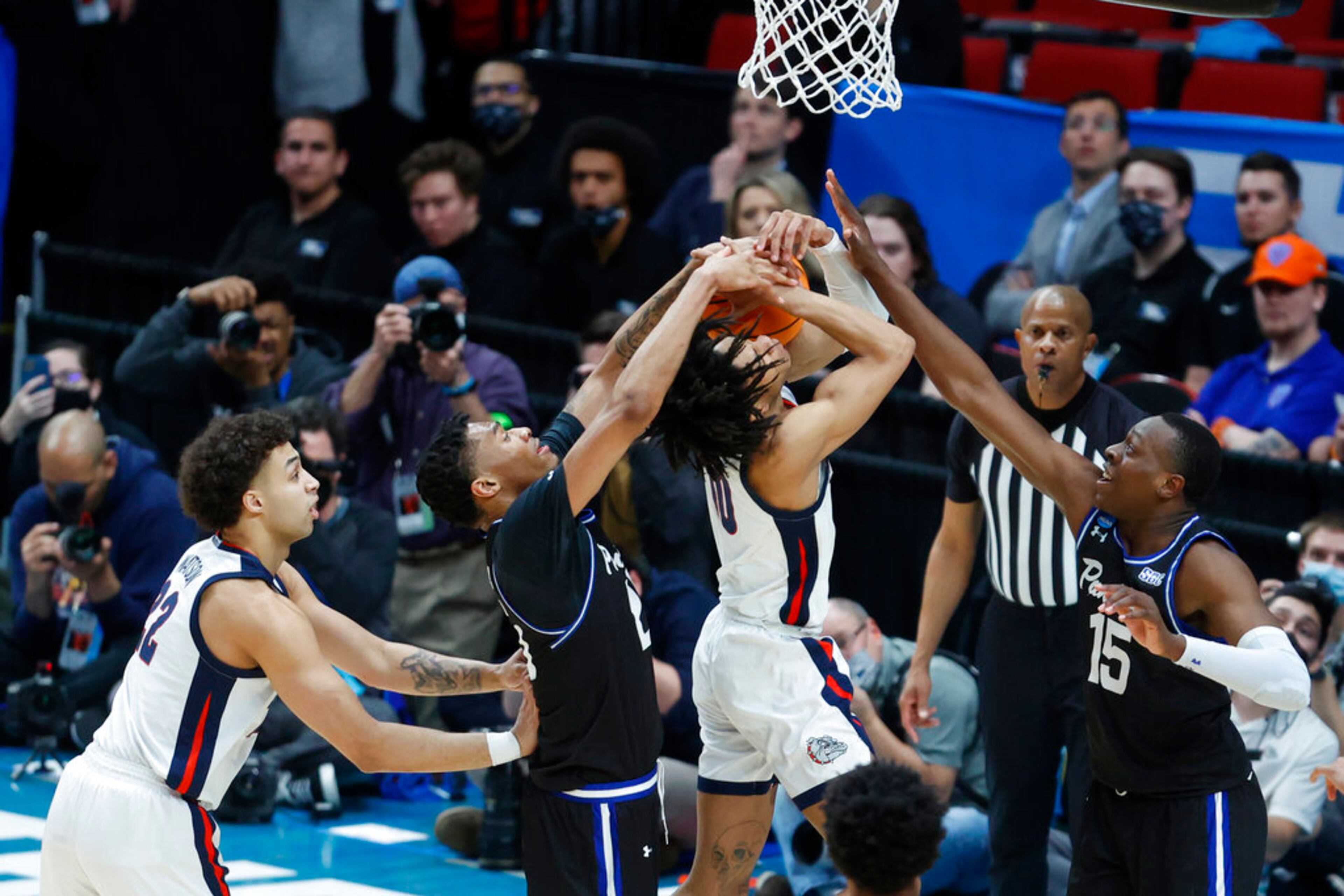 Gonzaga guard Hunter Sallis, second from right, is caught between Georgia State forward Ja'Heim Hudson, right, and forward Jalen Thomas, second from left, as Gonzaga forward Anton Watson, left, looks on during the first half of a first round NCAA college basketball tournament game, Thursday, March 17, 2022, in Portland, Ore. (AP Photo/Craig Mitchelldyer)