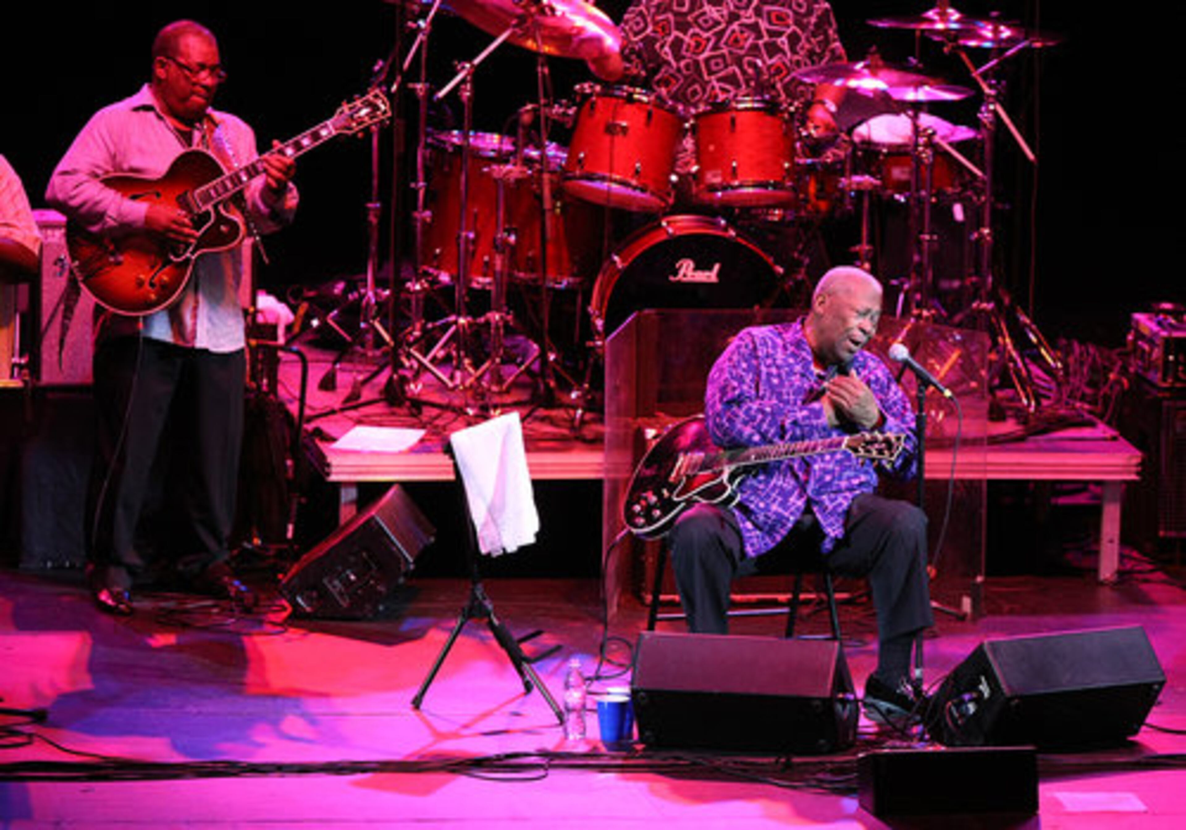 B.B. King puts his hands over his heart as he sings.