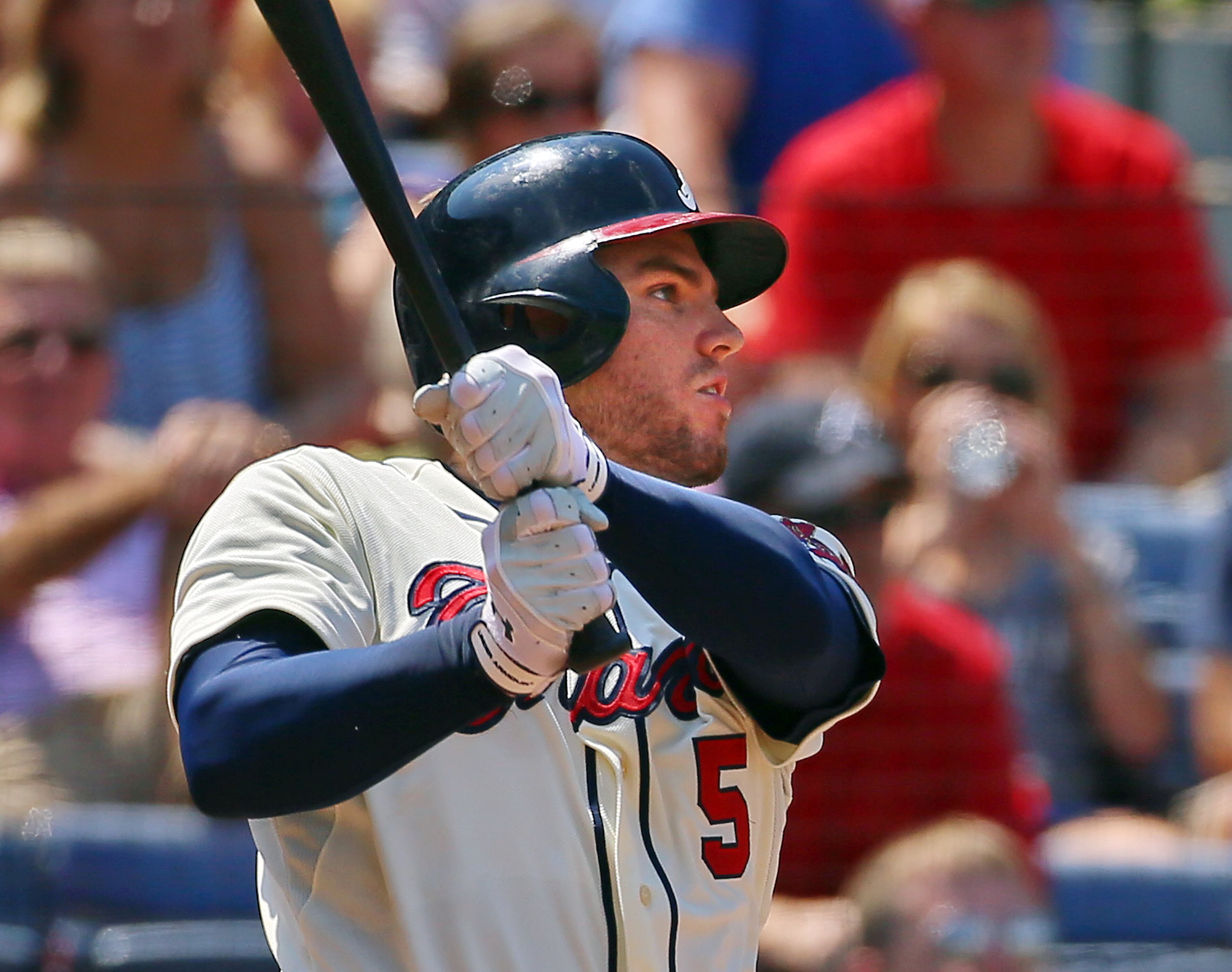 Freddie Freeman hits a 3-RBI home run for a 4-3 lead over the Marlins in the fifth inning.