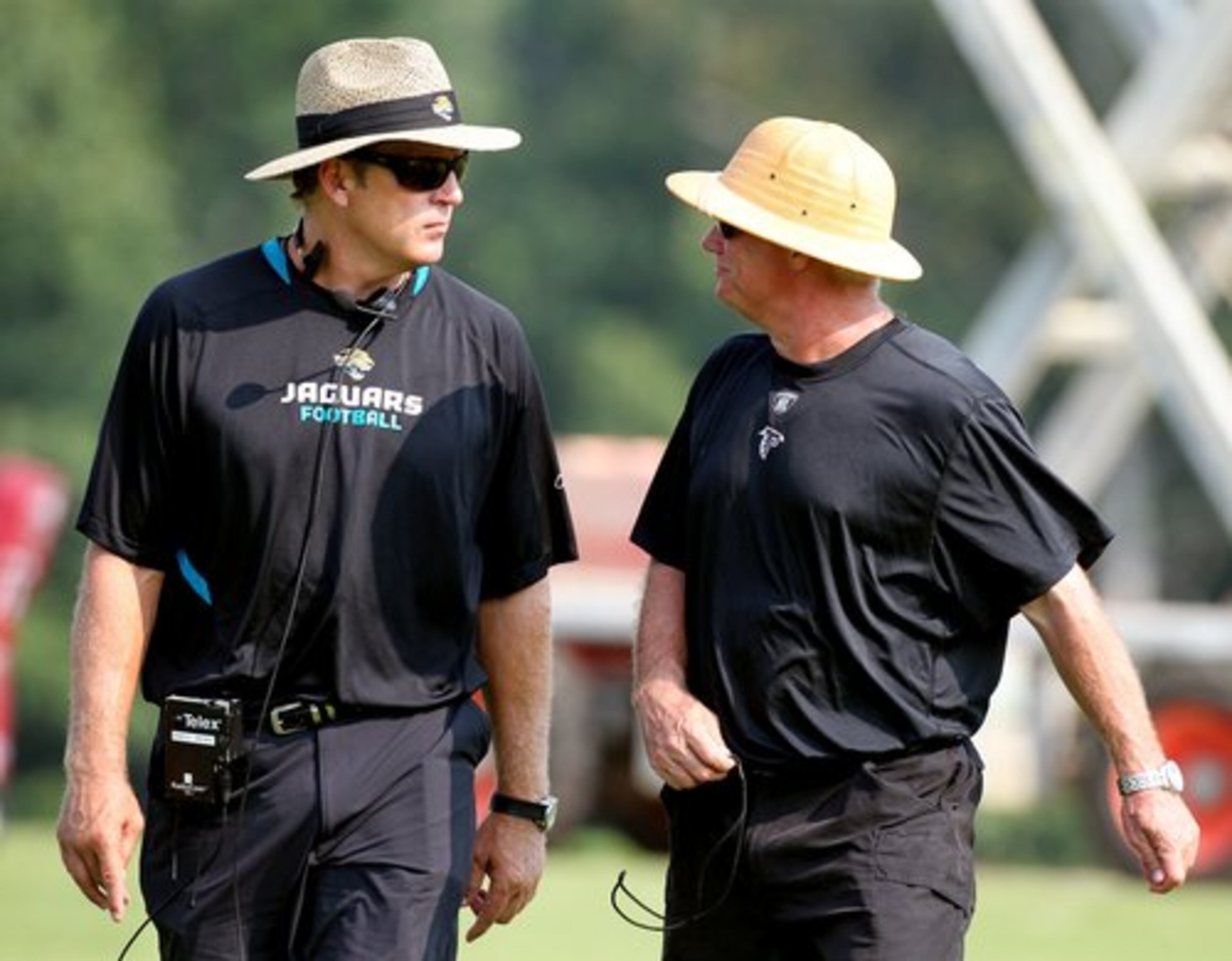 Falcons coach Mike Smith (right) served as defensive coordinator on Jack Del Rio's staff in Jacksonville.