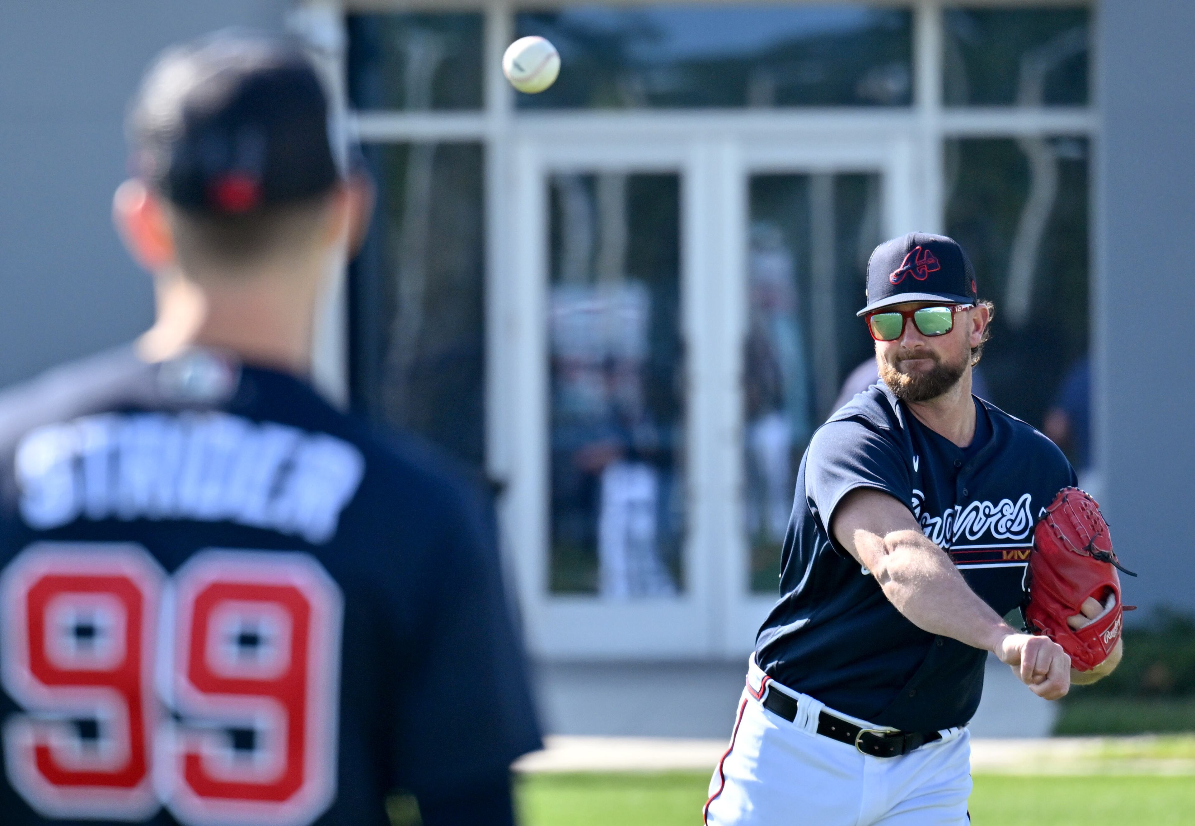Atlanta Braves relief pitcher Kirby Yates (right) and starting pitcher Spencer Strider throw during Braves spring training at CoolToday Park. (Hyosub Shin / Hyosub.Shin@ajc.com)