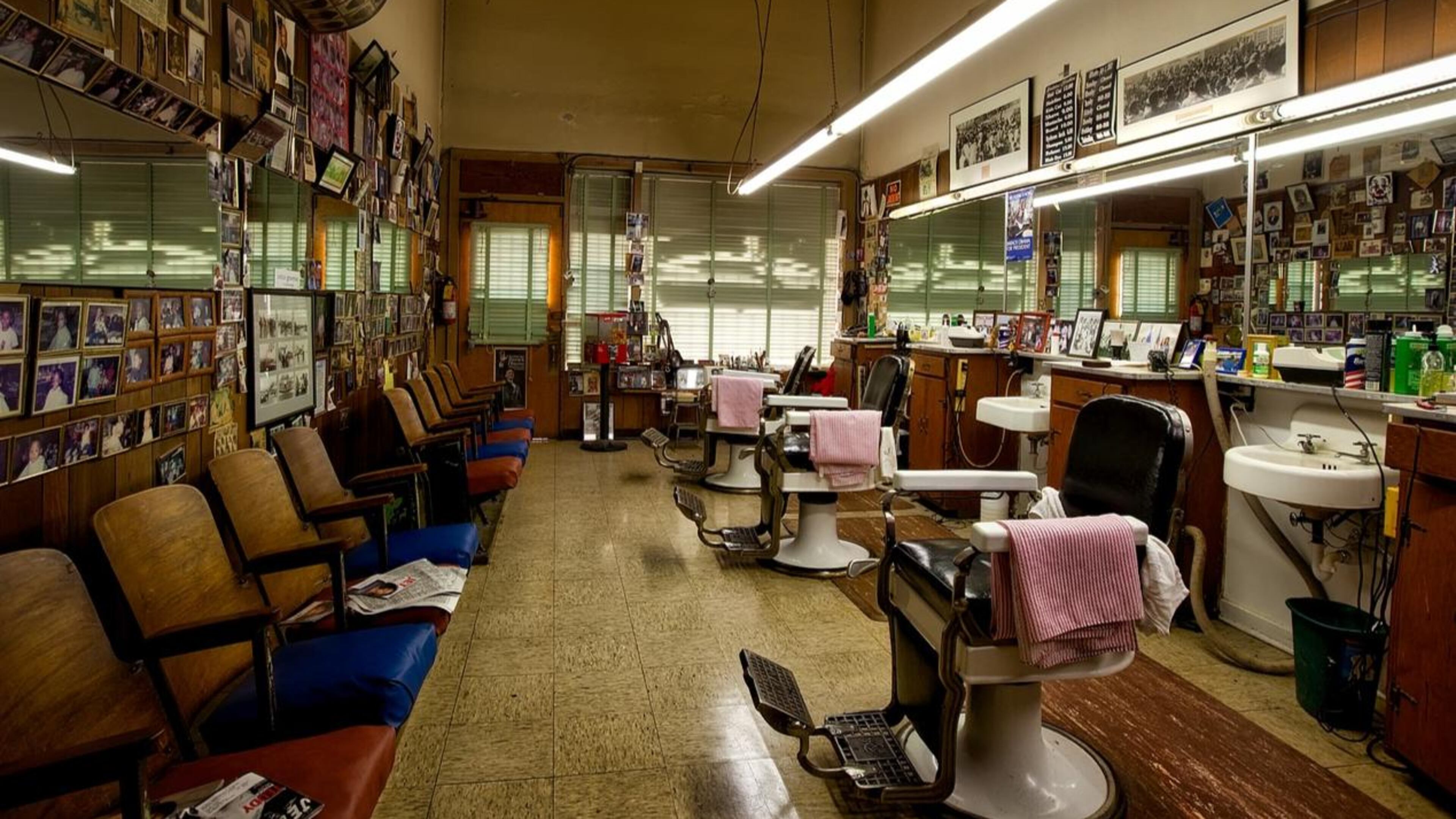 Image of the interior of a barber shop.