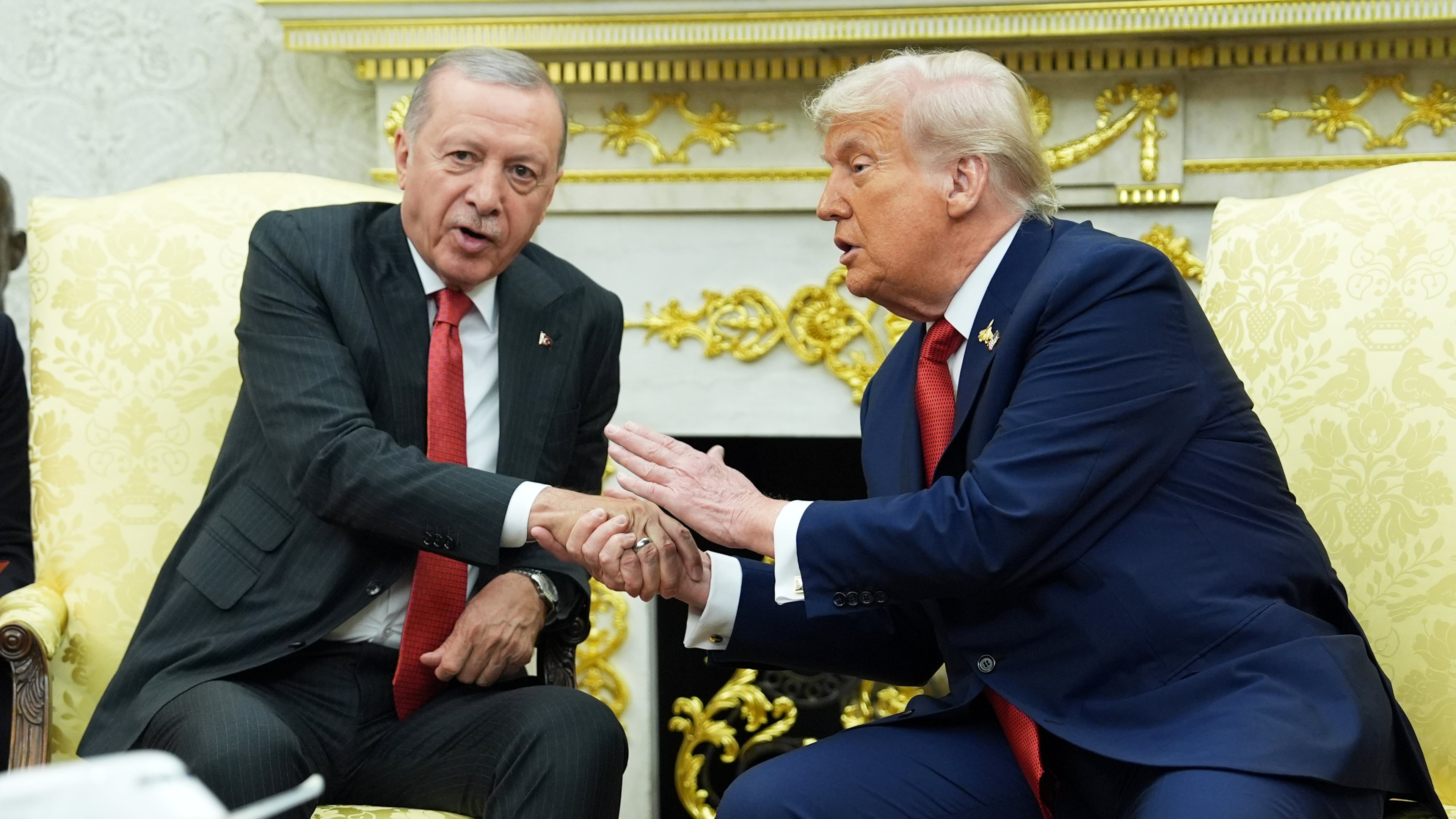 FILE - President Donald Trump, right, shakes hands with Turkish President Recep Tayyip Erdogan during a meeting in the Oval Office of the White House, Sept. 25, 2025, in Washington. (AP Photo/Evan Vucci, File)