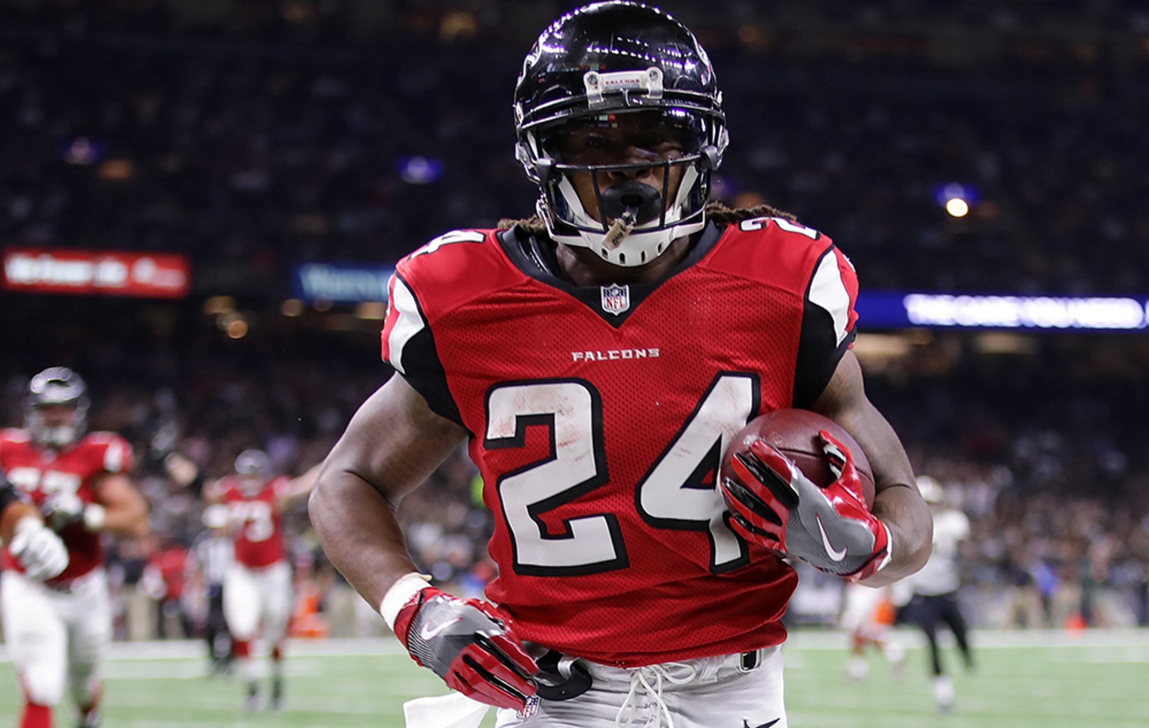 Falcons running back Devonta Freeman (24) scores a touchdown against the New Orleans Saints at the Mercedes-Benz Superdome on Sept. 26, 2016 in New Orleans.