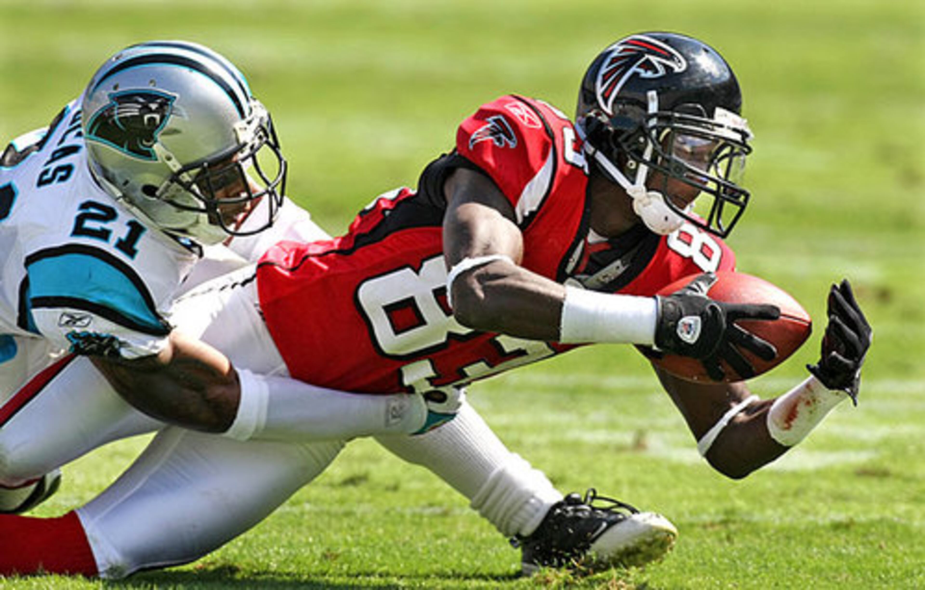 Douglas snagged this pass before being brought down by Pantherd defensive back Ken Lucas.