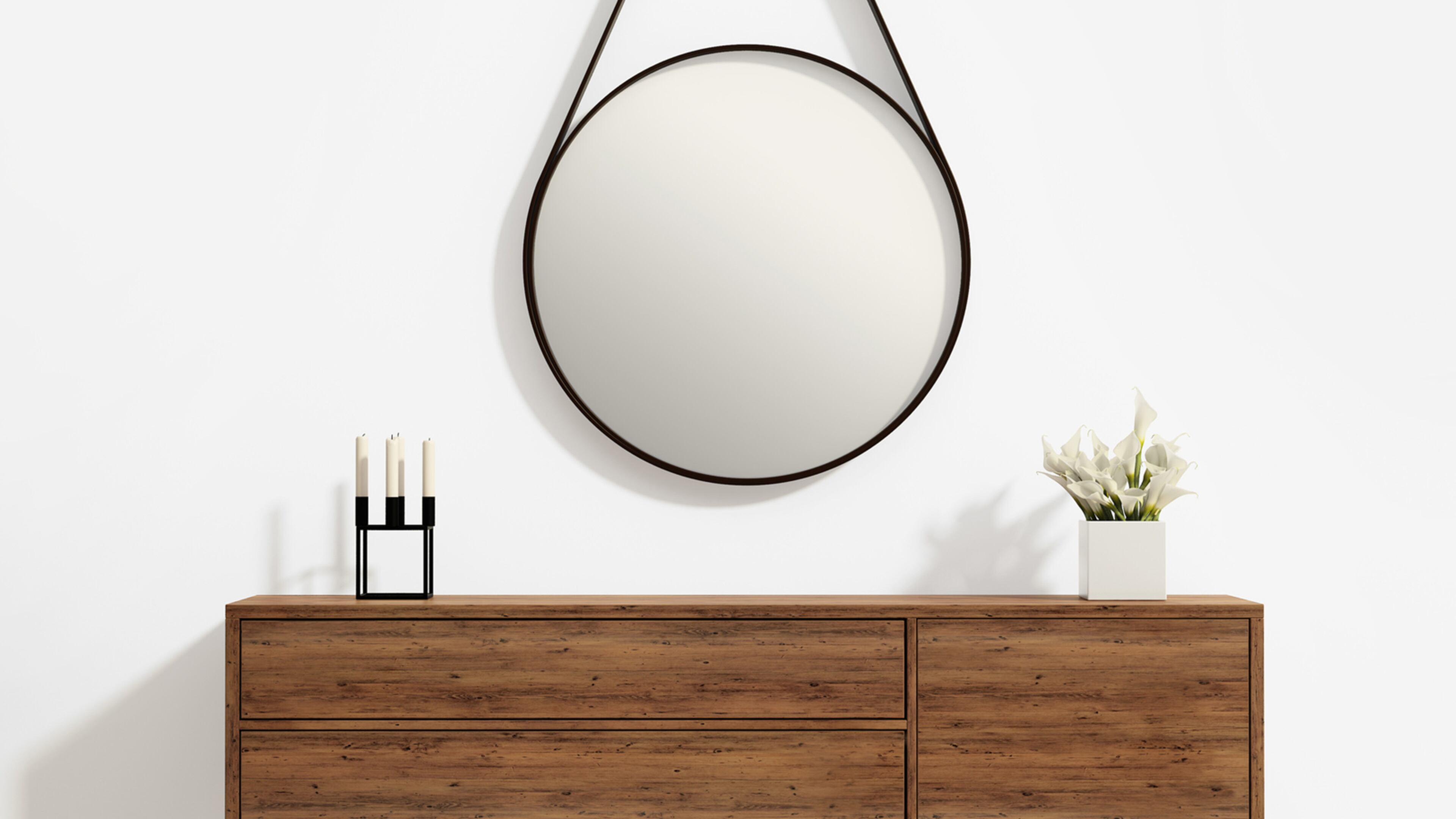 Round mirrors were all the rage this year. (Dreamstime)