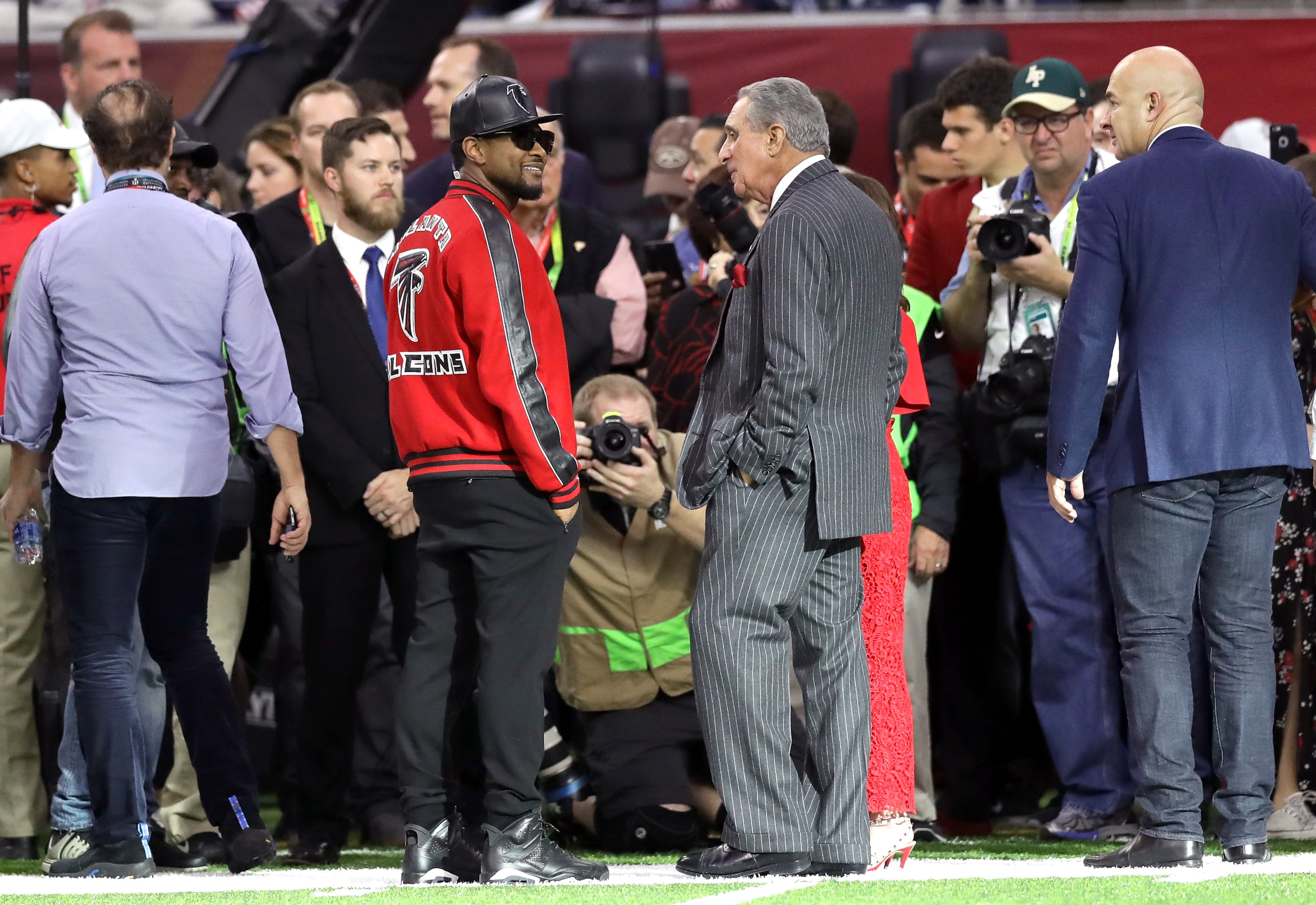 HOUSTON, TX - FEBRUARY 05: Usher and Atlanta Falcons owner Arthur Blank look on prior to Super Bowl 51 between the New England Patriots and the Atlanta Falcons at NRG Stadium on February 5, 2017 in Houston, Texas. (Photo by Ronald Martinez/Getty Images)