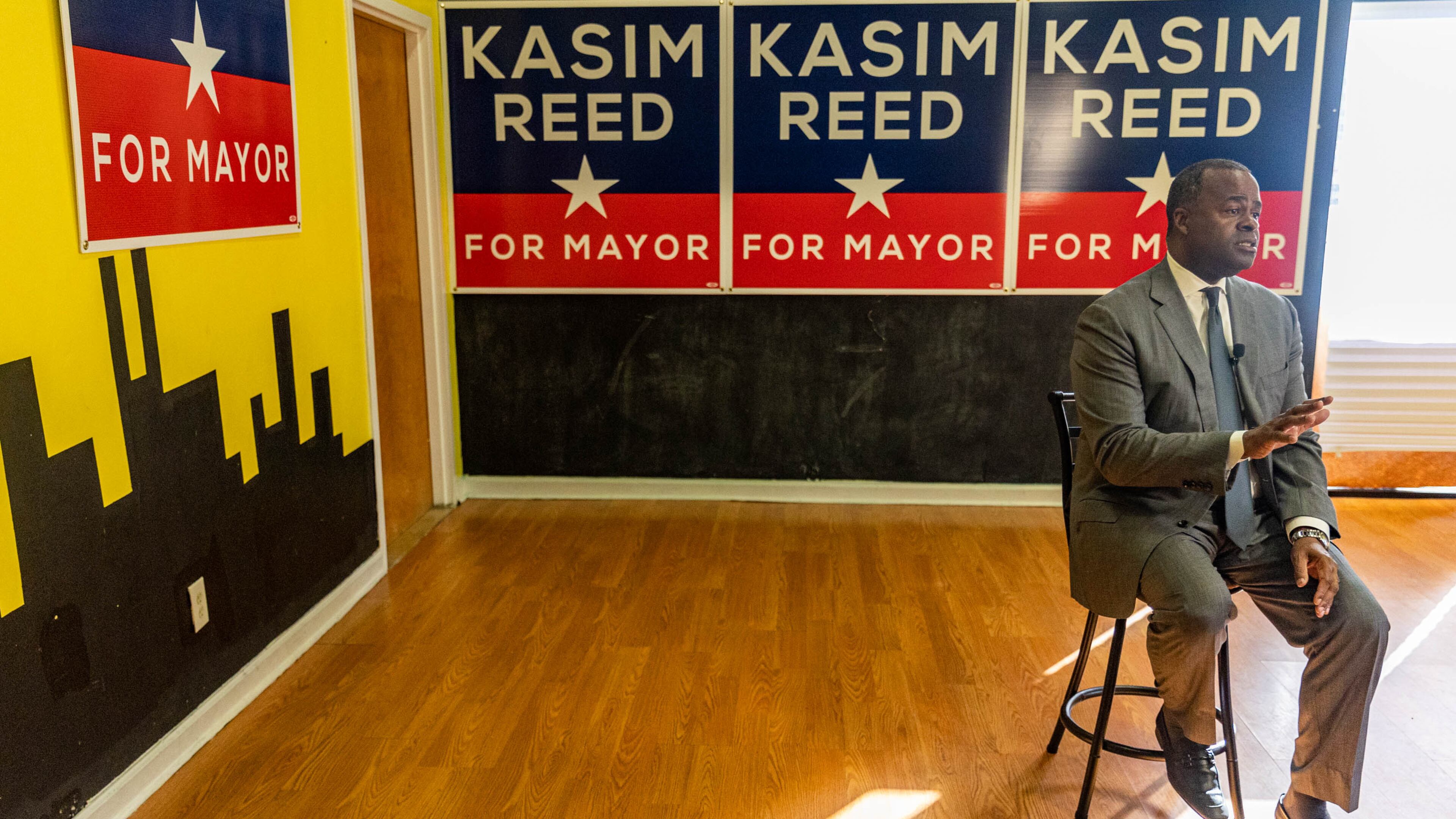 Former mayor Kasim Reed accepts an endorsement from the International Association of Fire Fighters Local 134 at Reed's campaign headquarters on Thursday, Oct. 7, 2021. (Jenni Girtman for The Atlanta Journal-Constitution)