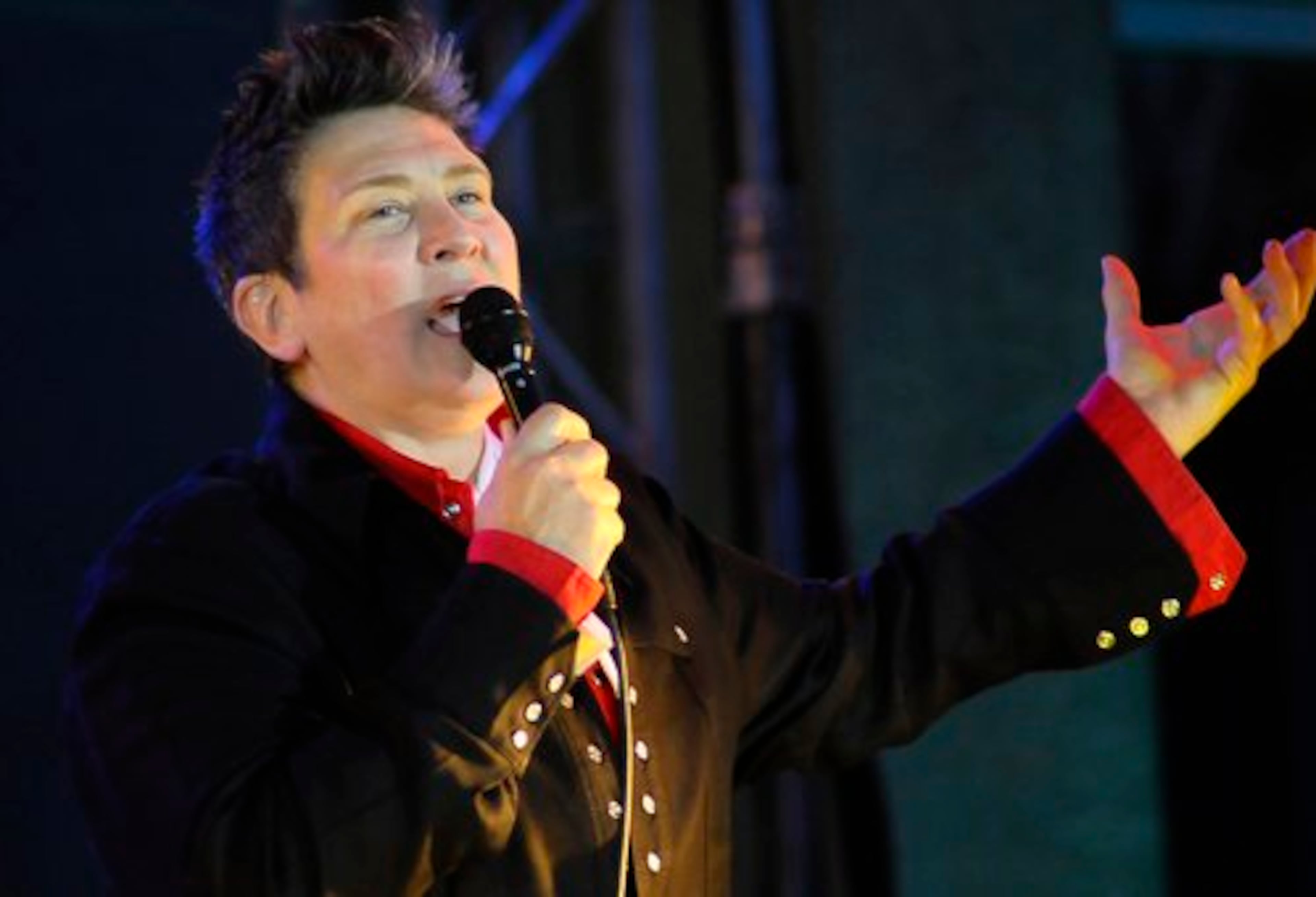 k.d. lang performs "Constant Craving."