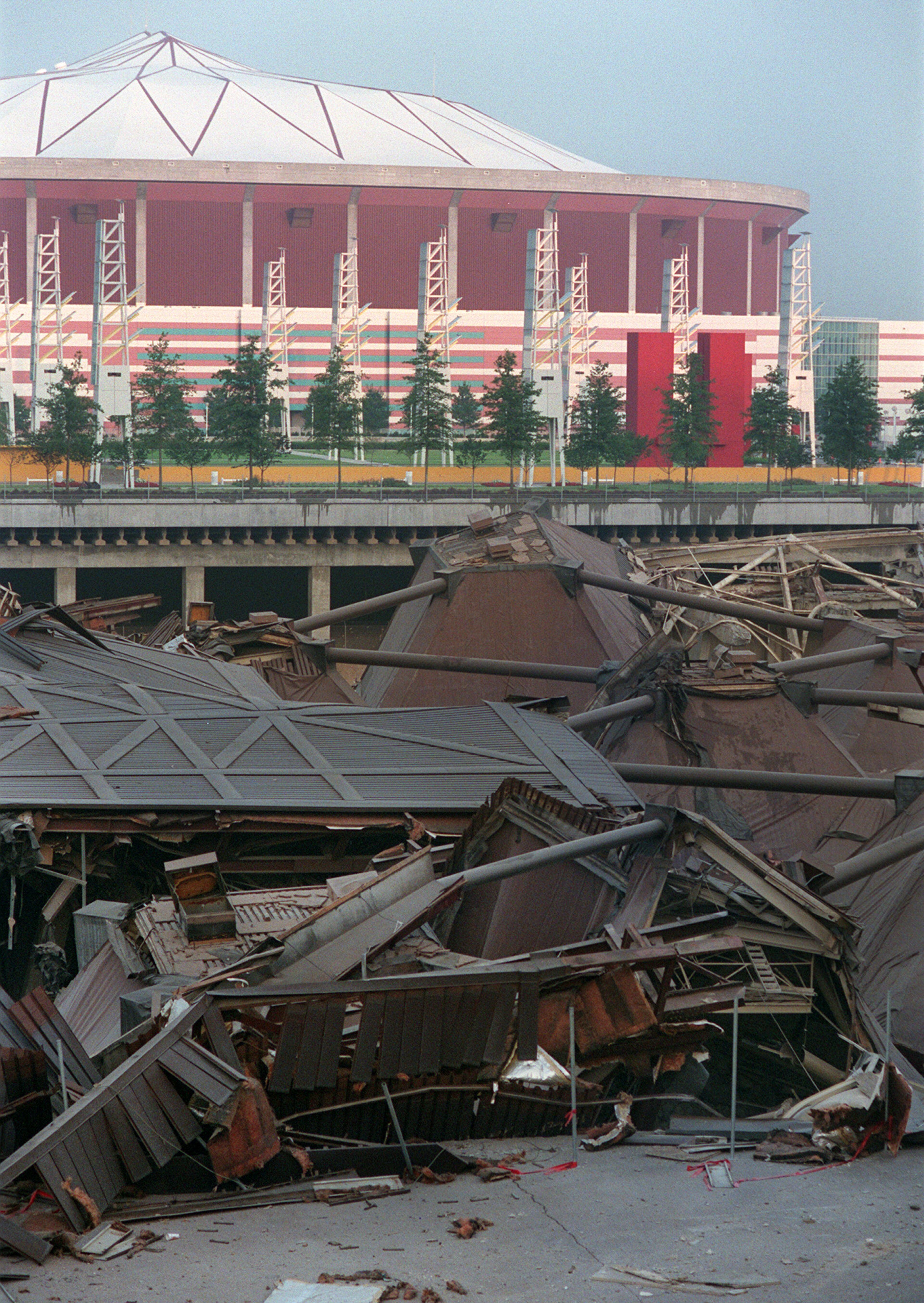 970726 - ATLANTA, GA.: Toppled remains of the Omni arena can be seen in front of the Georgi Dome shortly after the Omni was imploded early Saturday morning, July 26, in downtown Atlanta. (PHOTO BY CELINE BUFKIN/STAFF) for LOCAL NEWS