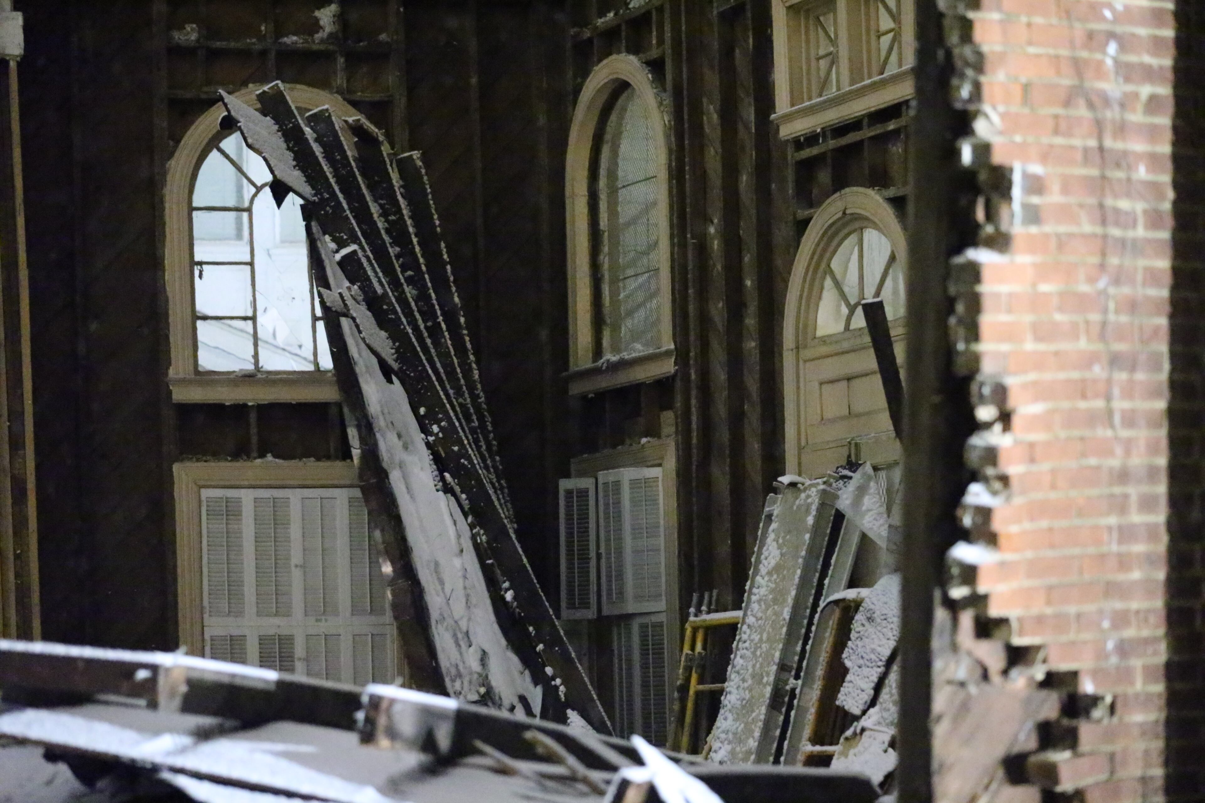 A historic Midtown building under renovation collapsed Wednesday night, after a day of significant ice accumulation. The Craigie House, at 1204 Piedmont Ave., was vacant and no one was injured in the collapse, said Janet Ward, spokeswoman for the Atlanta Fire Department. But investigators have not determined if the collapse was related to the icy conditions.