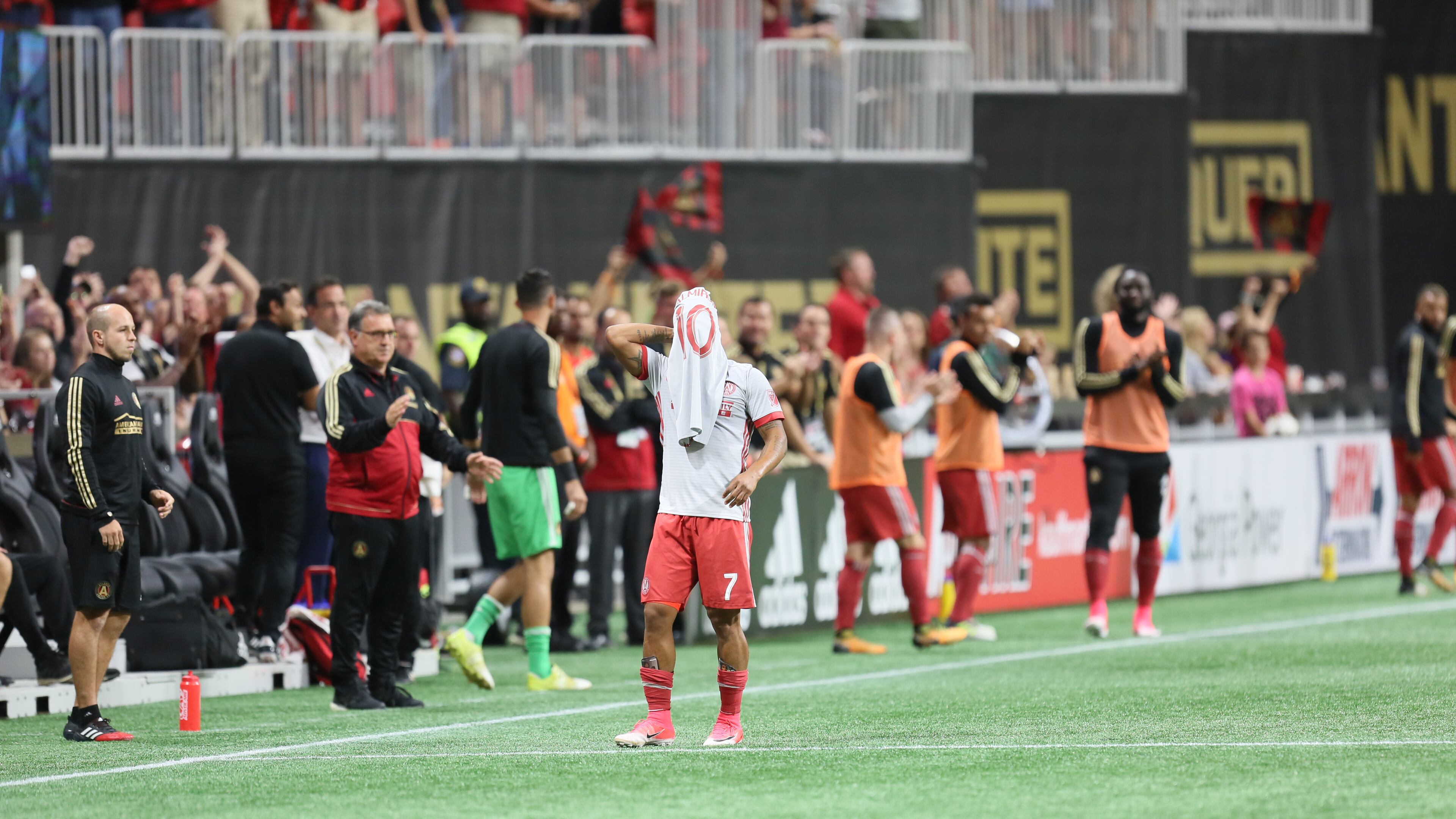 September 27, 2017 After the score Josef Martinez of Atlanta United he covers his face with the jersey of Miguel Almiron who will be at least three weeks out due to injury.
