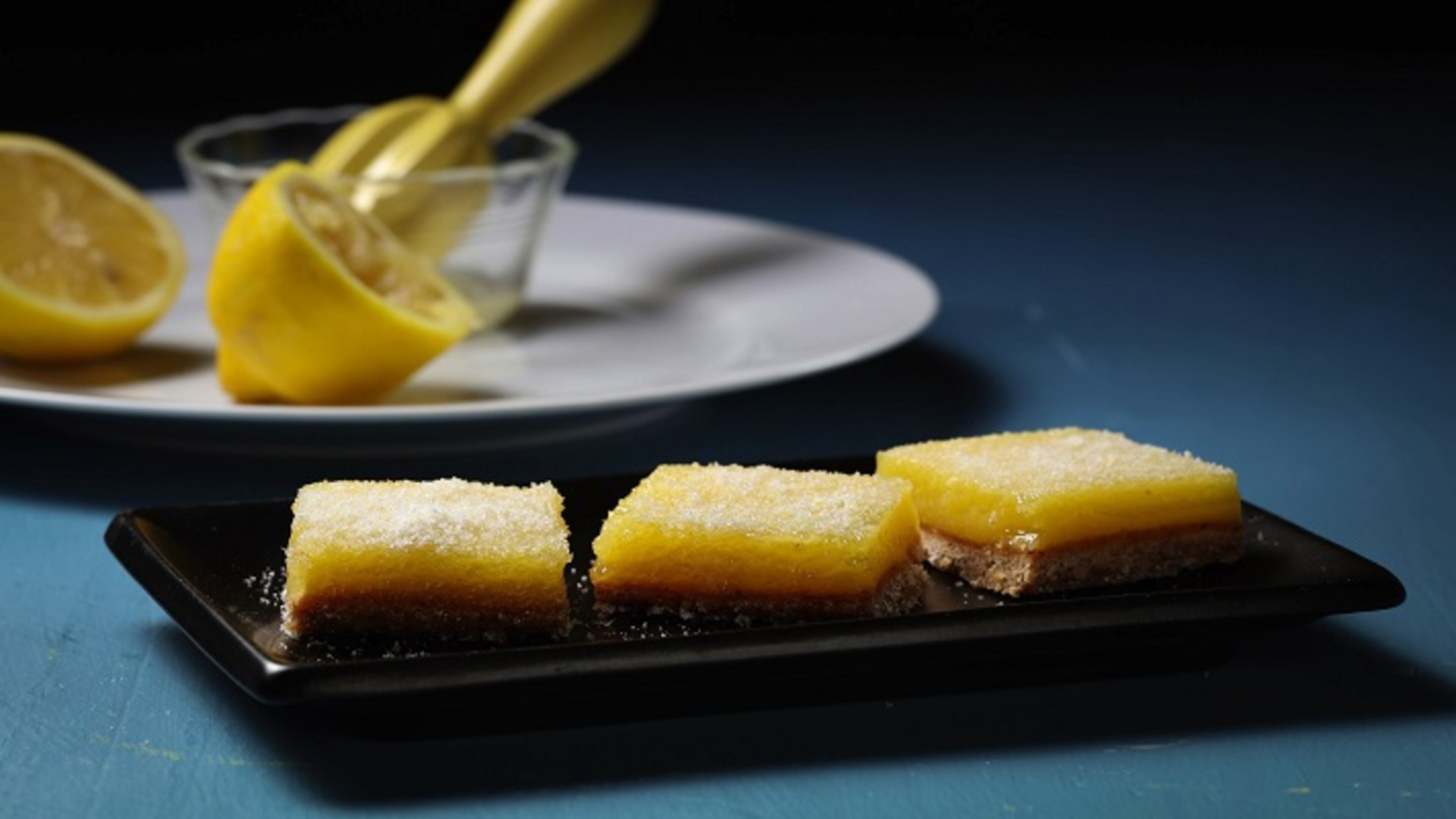 Sugar scented with finely grated lemon zests finishes off the tops of the lemon bars. (Abel Uribe/Chicago Tribune/TNS)