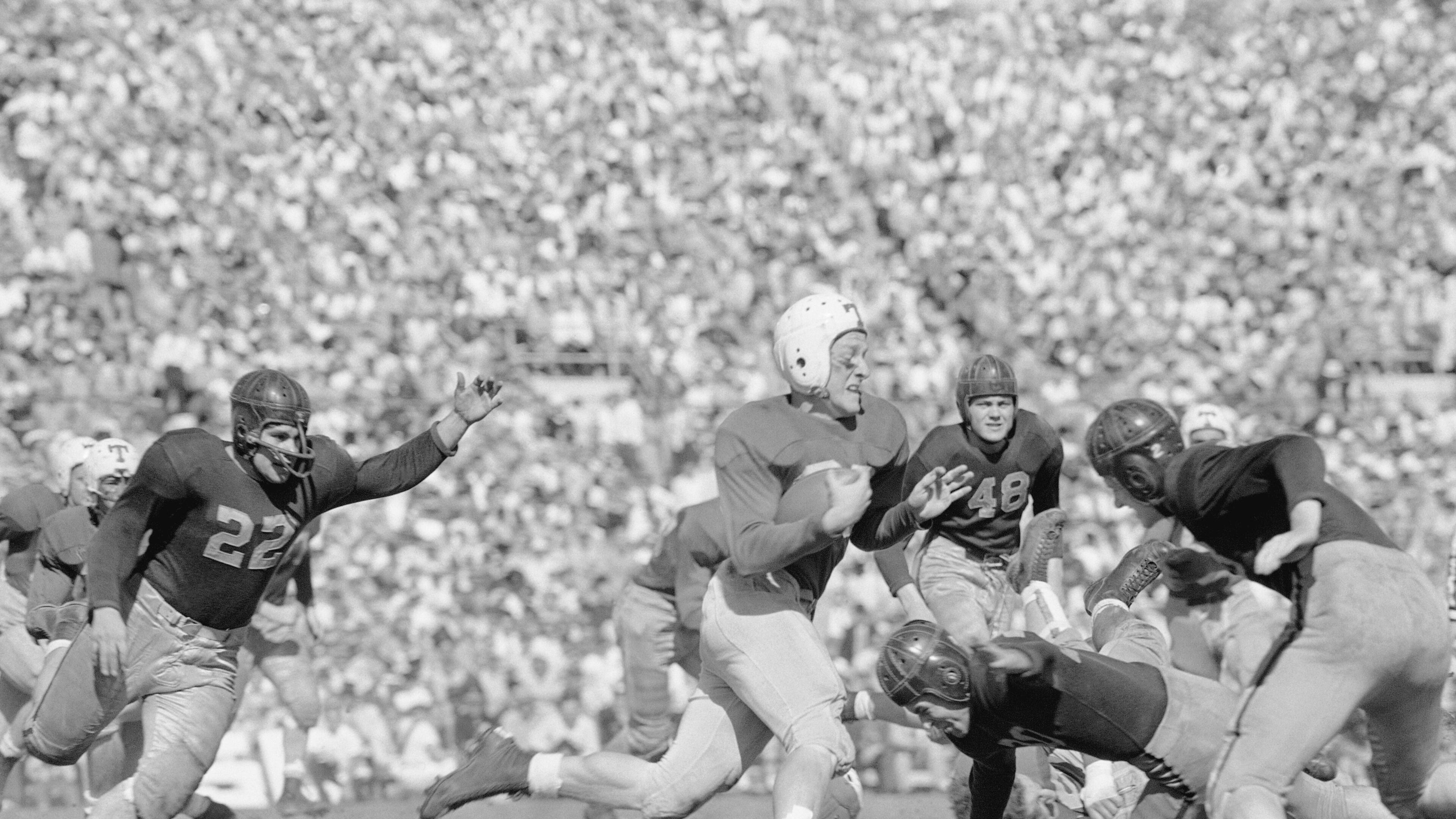 Georgia Tech Yellow Jackets quarterback Frank Broyles set an Orange Bowl record in 1944 with 304 passing yards.