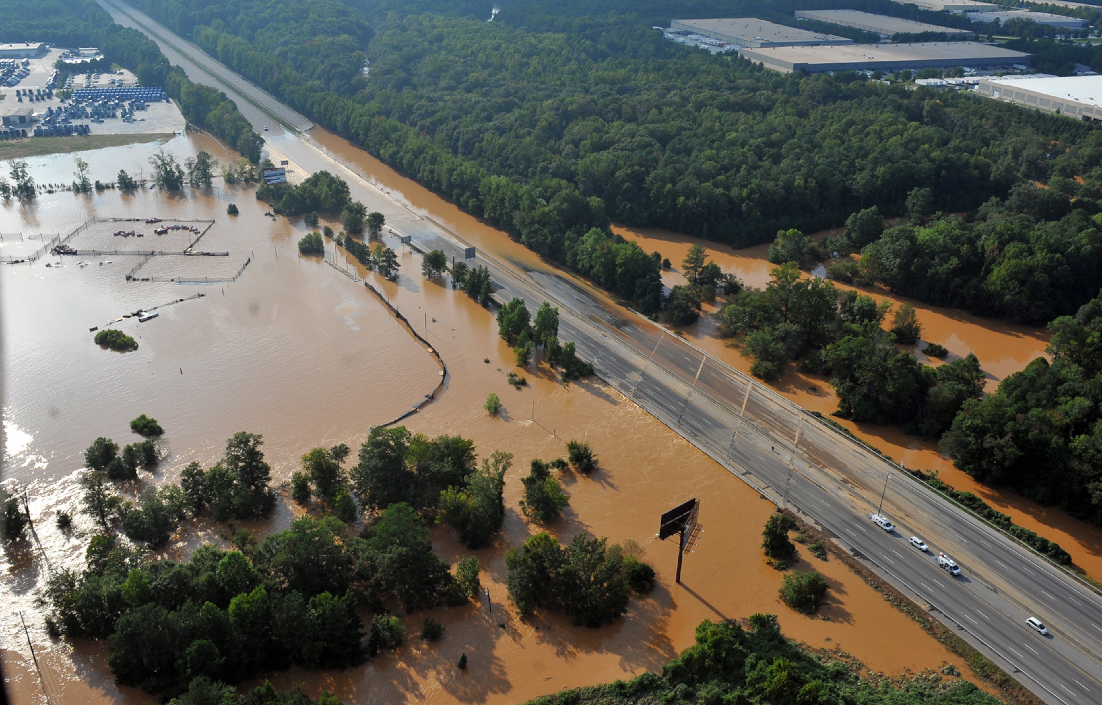 090922 Atlanta: I-20 was closed Tuesday September 22, 2009 after flood waters from Sweetwater Creek flooded the road.Brant Sanderlin, bsanderlin@ajc.com