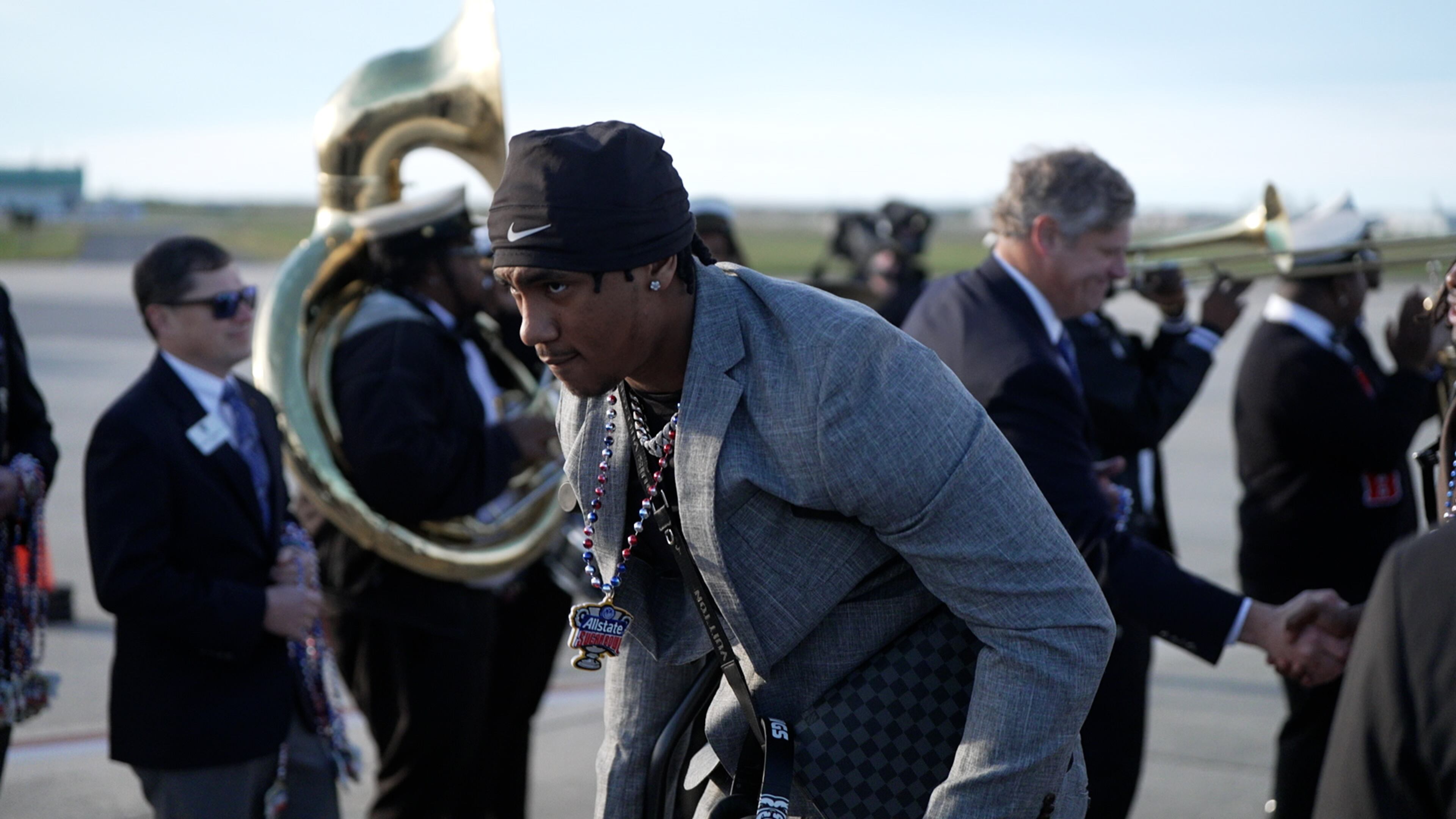 Georgia defender Gabe Harris arrives with the team in New Orleans. (Cody Chaffins/DawgNation)