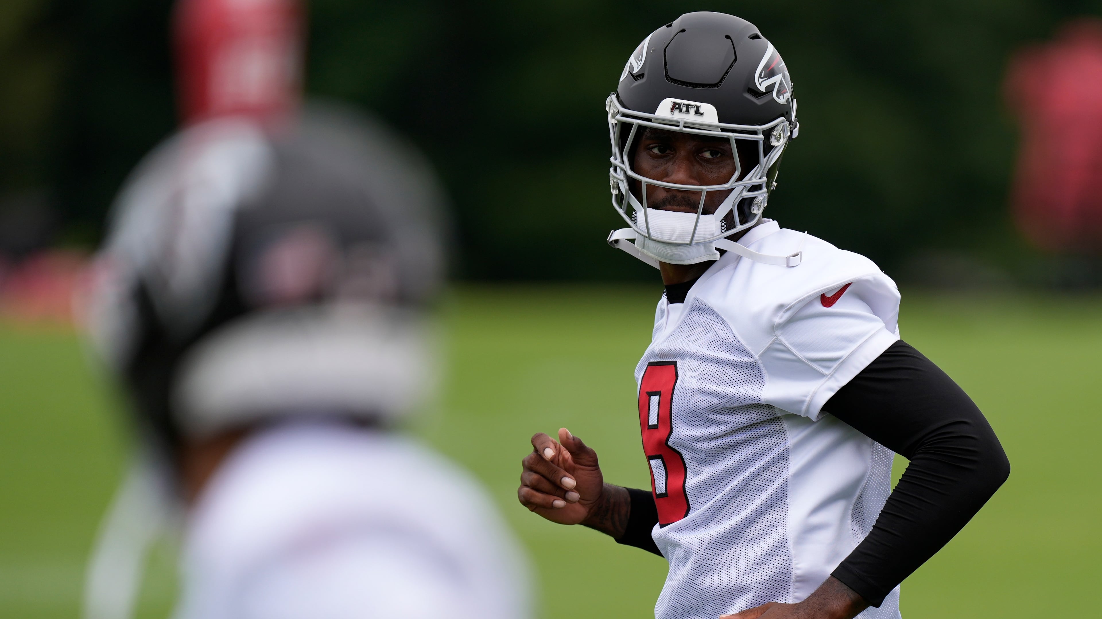 Falcons tight end Kyle Pitts works out during OTAs on Monday, June 8, 2026, in Flowery Branch. Pitts finished the 2025 season strong, with 39 catches for 469 yards and four touchdowns over the final six games. (Mike Stewart/AP)