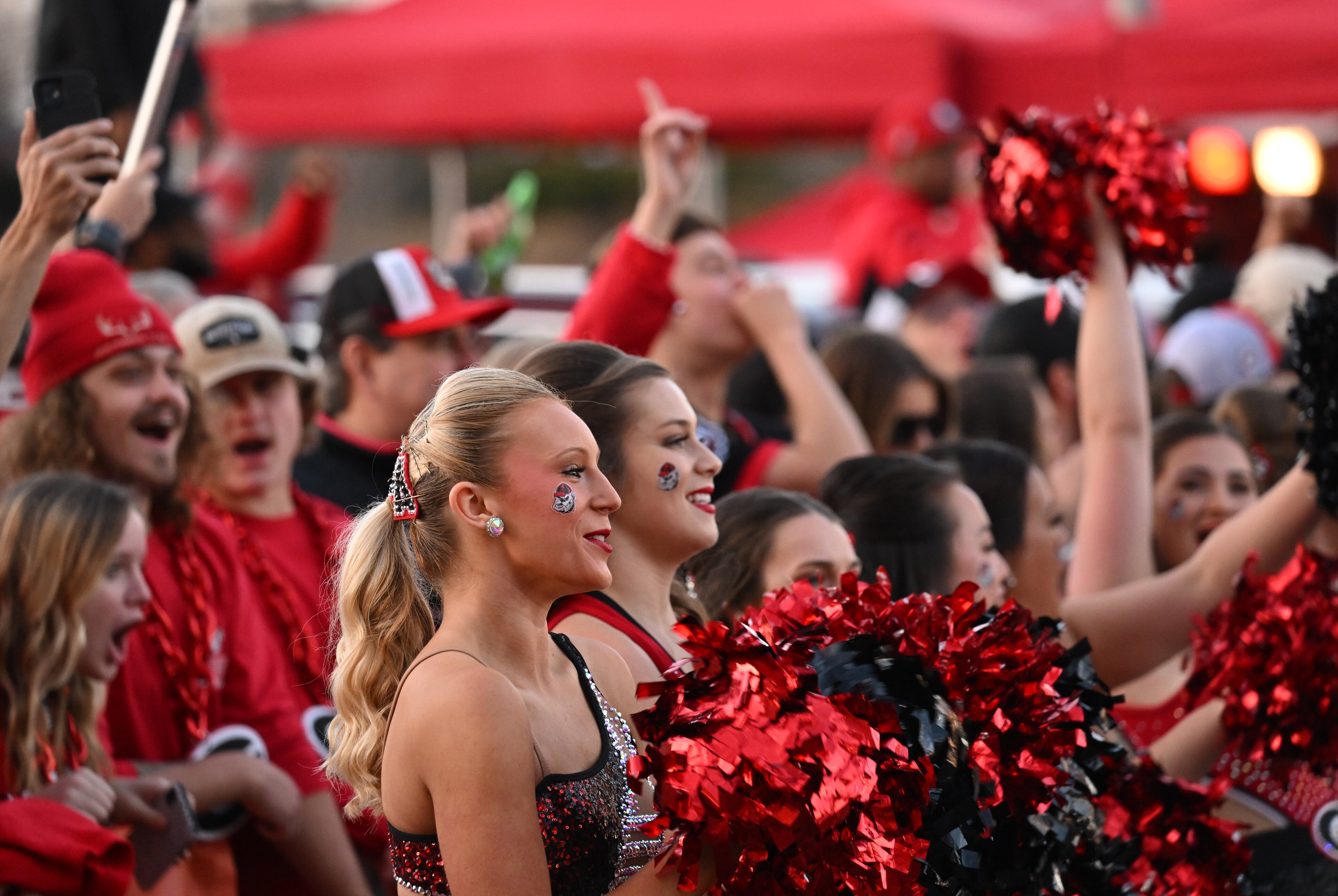 Georgia fans and cheerleaders cheer as they wait for the team arriving before the 2022 CFP Semifinal at the Chick-fil-A Peach Bowl Saturday, Dec. 31, 2022, in Atlanta. (Hyosub Shin / Hyosub.Shin@ajc.com)
