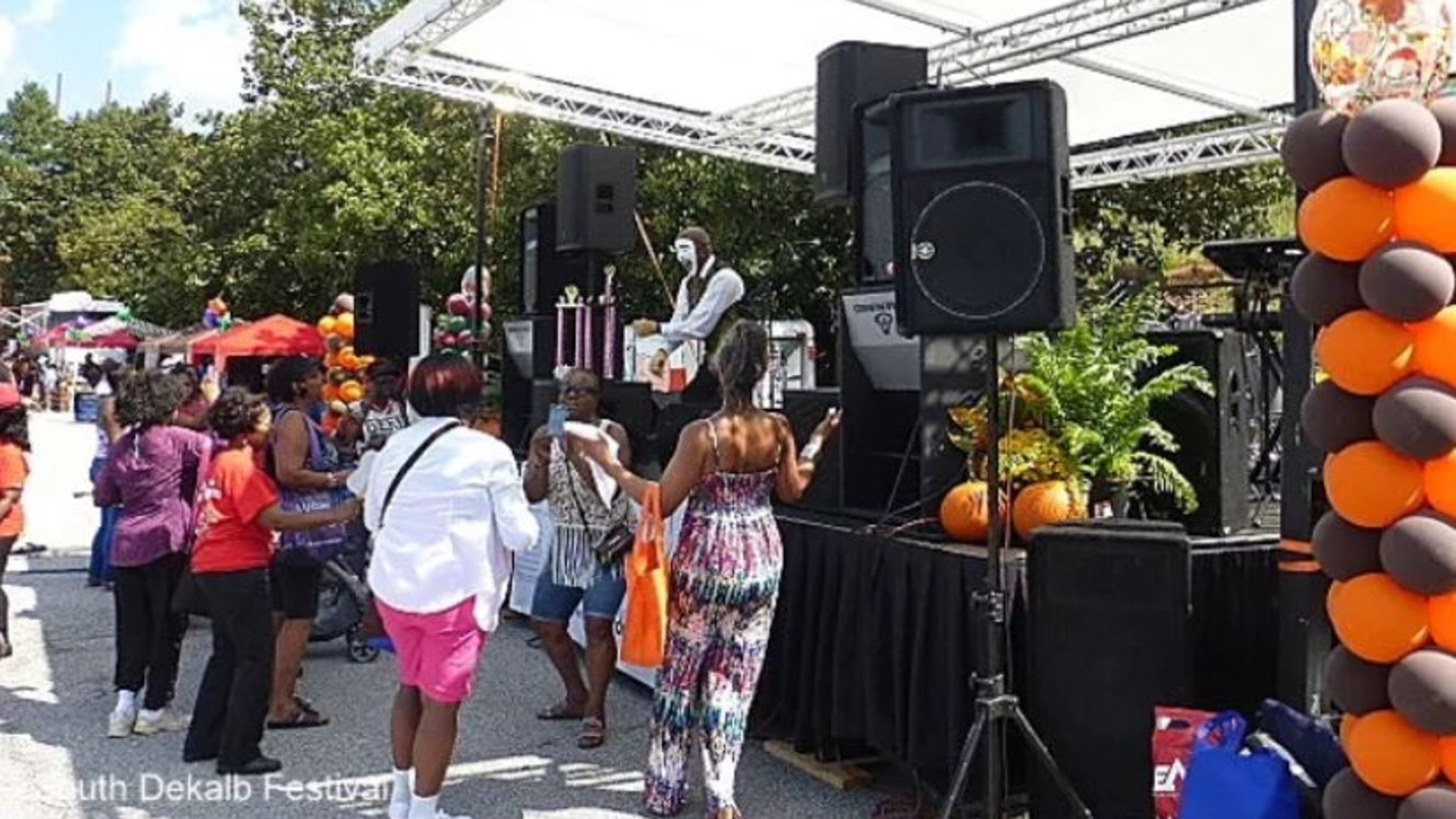 Scenes from a past festival.