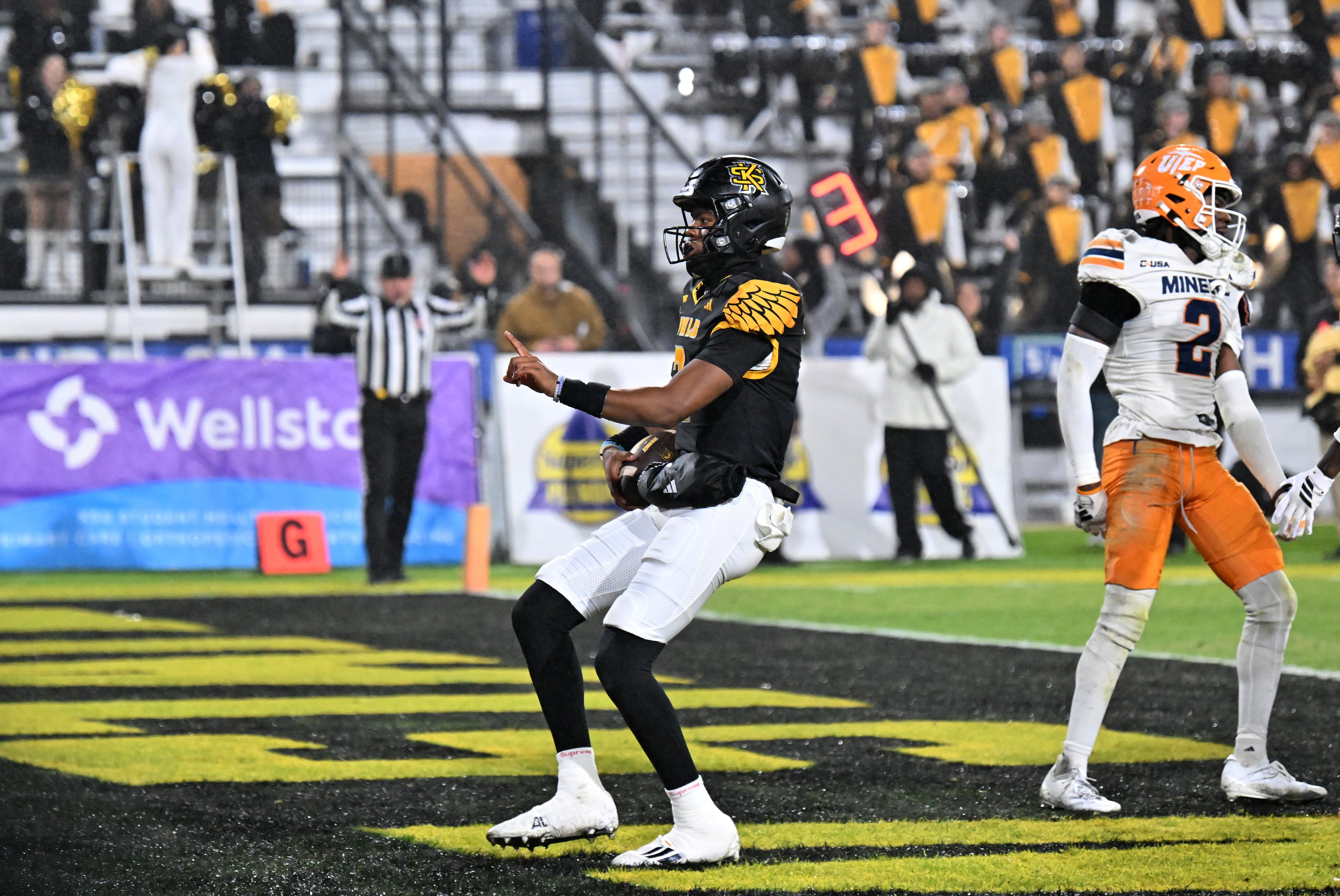 Kennesaw State quarterback Amari Odom (2) celebrates after scoring a touchdown during the second half in an NCAA college football game at Fifth Third Stadium, Tuesday, October 28, 2025 in Kennesaw. Kennesaw State won 33-20 over University of Texas at El Paso. (Hyosub Shin / AJC)
