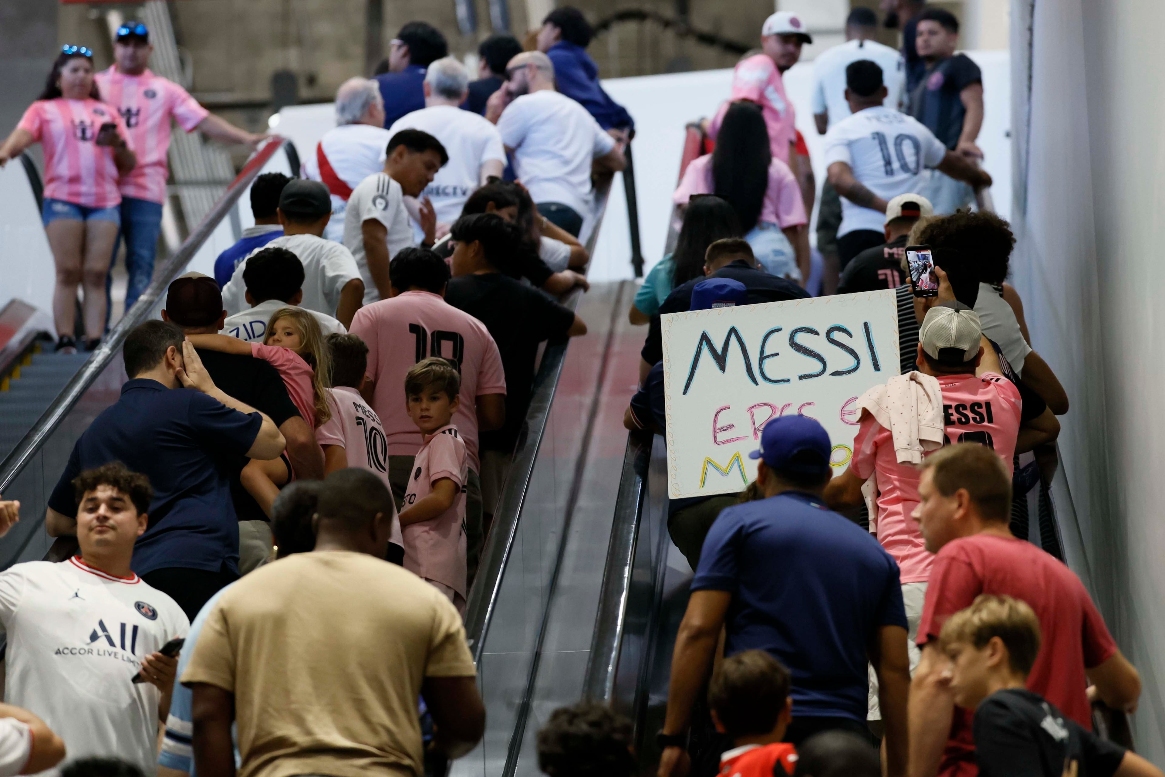Fans move up and down the escalators prior to the round of 16 soccer match between Paris Saint-Germain FC and Inter Miami in Atlanta, Georgia, on Sunday, June 29, 2025.
(Miguel Martinez/ AJC)