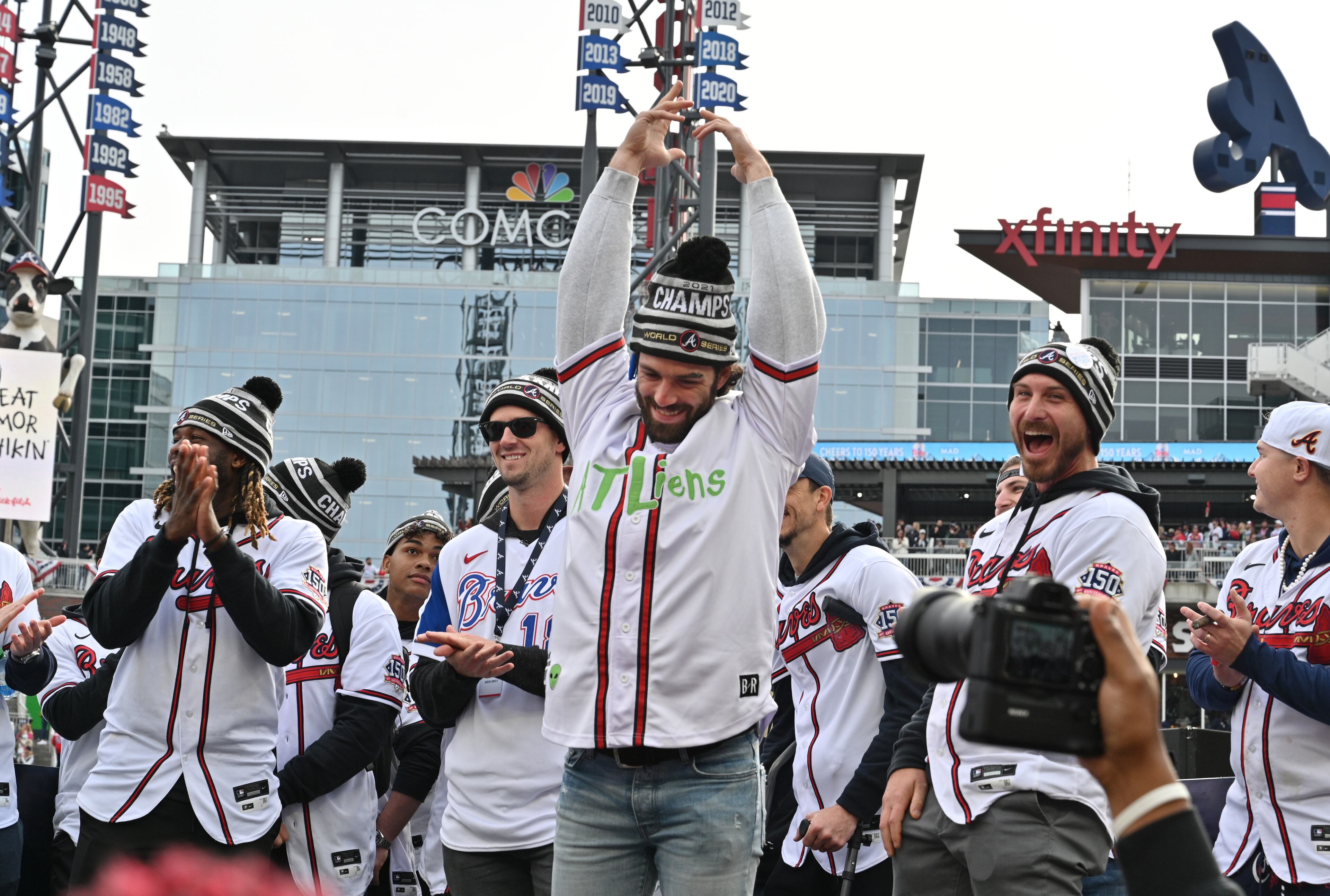 November 5, 2021 Atlanta - Atlanta Braves shortstop Dansby Swanson celebrates during Truist Park Ceremony celebrating the Atlanta Braves' World Series win on Friday, November 5, 2021. Atlanta is partying on Friday like it’s 1995, the last time the Atlanta Braves were World Series champions. The Atlanta Journal-Constitution is offering live updates from the Braves parade route in downtown Atlanta, Cobb County and inside Truist Park. (Hyosub Shin / Hyosub.Shin@ajc.com)