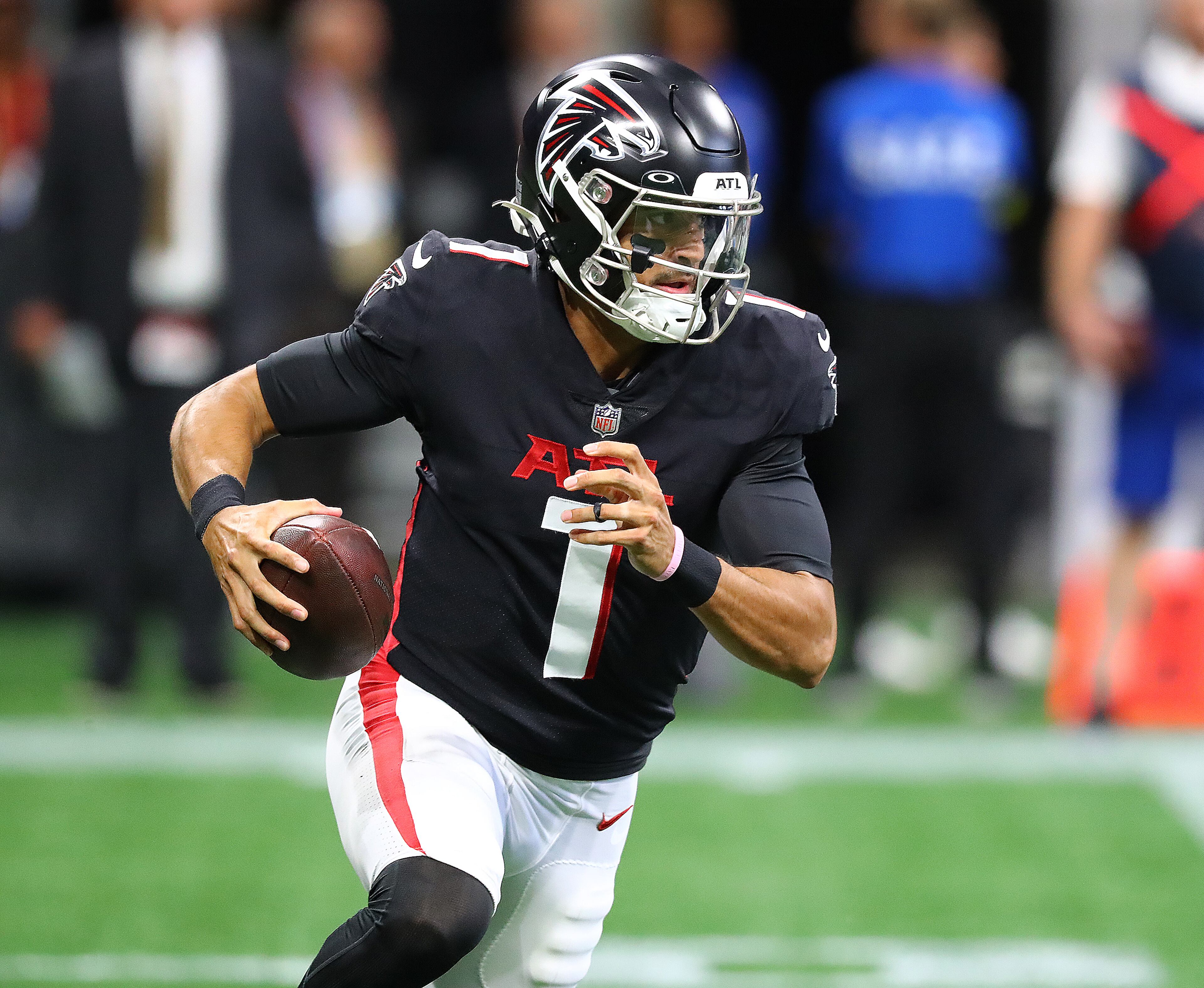 Falcons quarterback Marcus Mariota runs against the Saints during the opening drive. (Curtis Compton / Curtis Compton@ajc.com)