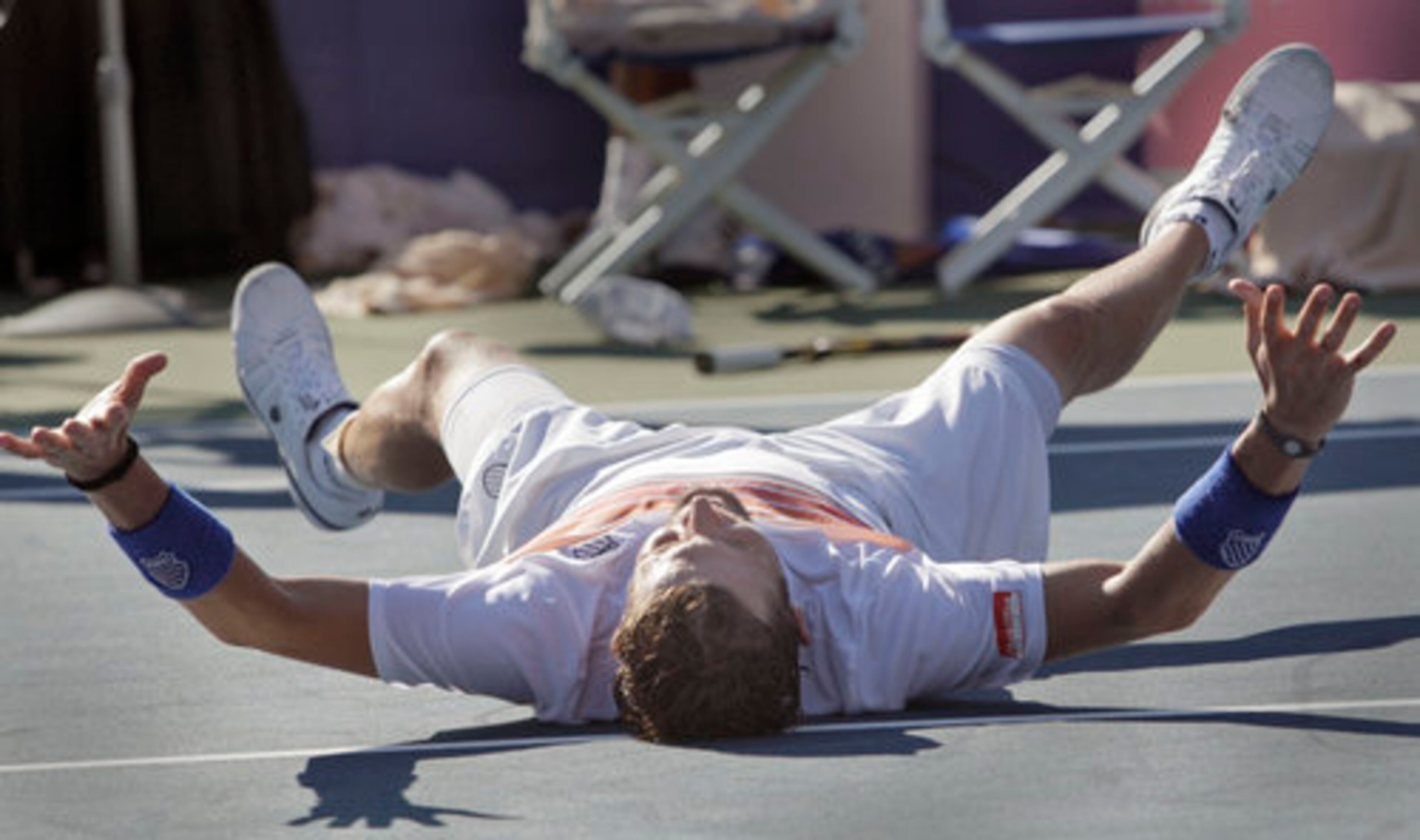 Mardy Fish celebrated then rolled to the ground after defeating John Isner in a playoff. The Atlanta Tennis Championships finals in Johns Creek featured the team of Rohan Bopanna (IND) and Kristof Vliegen (BEL) against Scott Lipsky (USA) and Rajeev Ram (USA) in doubles and Mardy Fish vs John Isner in singles. Sun, July 25, 2010
