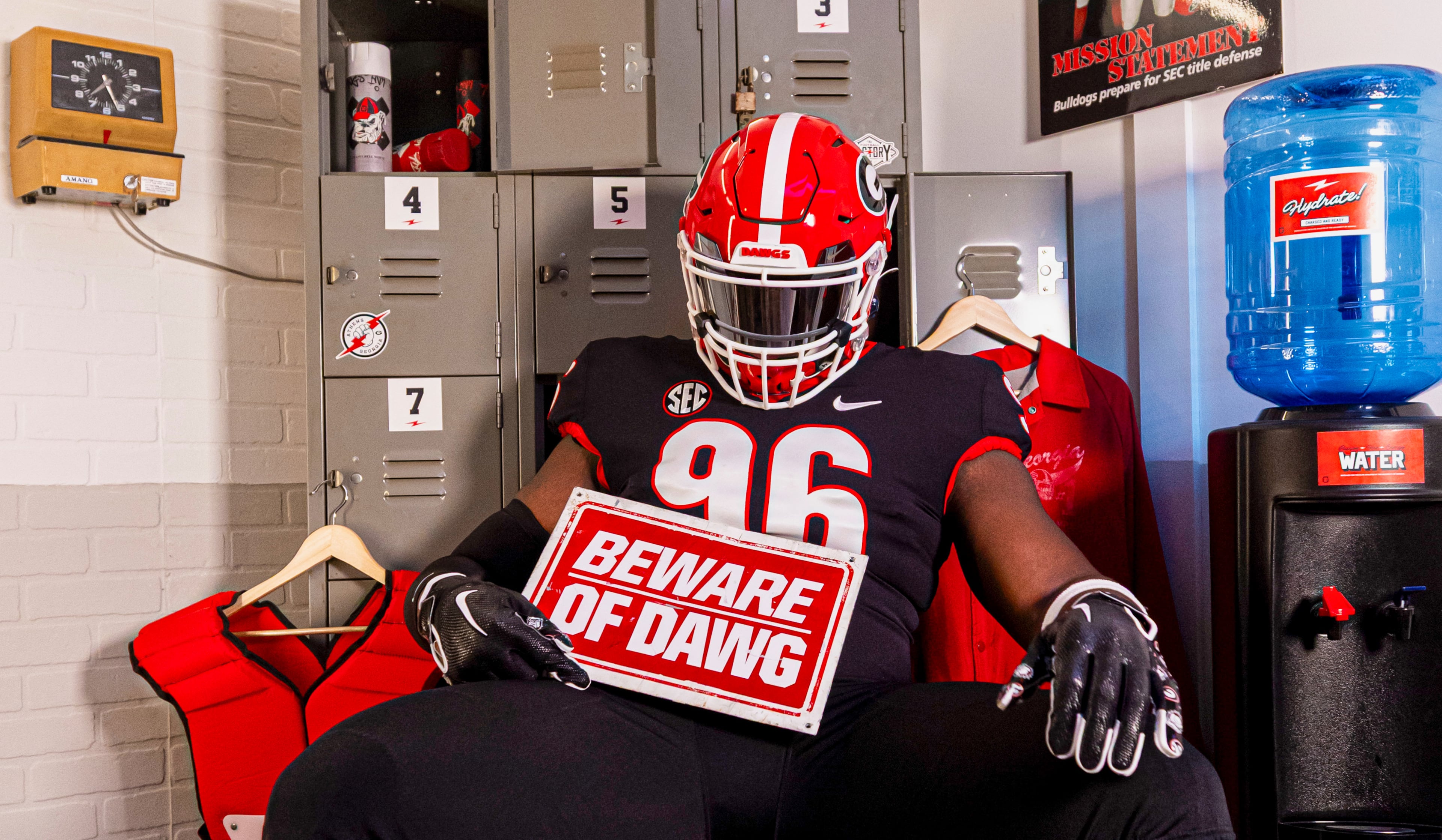 Three-star North Carolina DL Antwan McKoy has committed to Georgia over South Carolina. (Courtesy of Jackson Collier/UGAAA)