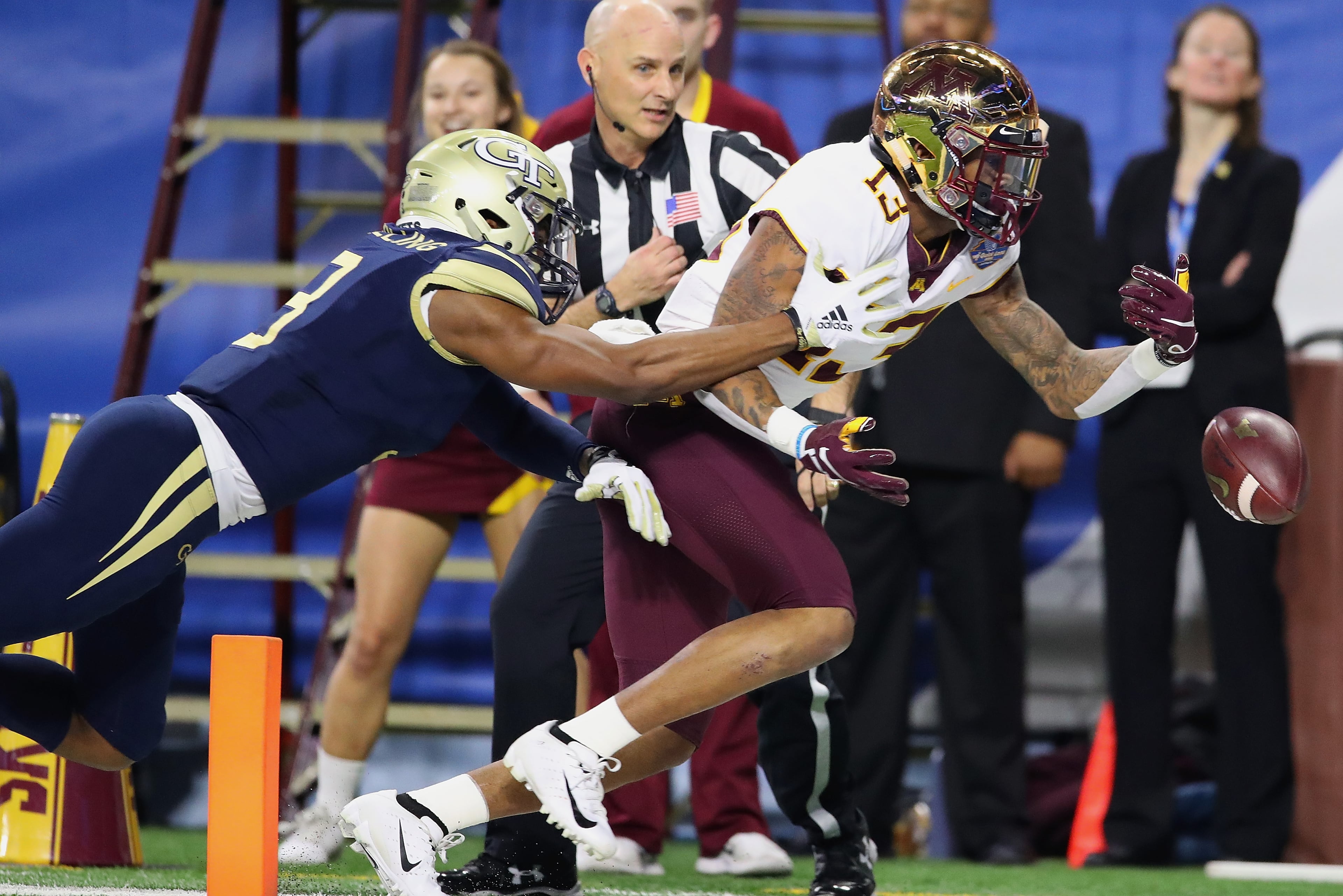 Rashod Bateman #13 of the Minnesota Golden Gophers can't come up with a first half touchdown catch in front of Tre Swilling #3 of the Georgia Tech Yellow Jackets during the Quick Lane Bowl at Ford Field on December 26, 2018 in Detroit, Michigan. (Photo by Gregory Shamus/Getty Images)