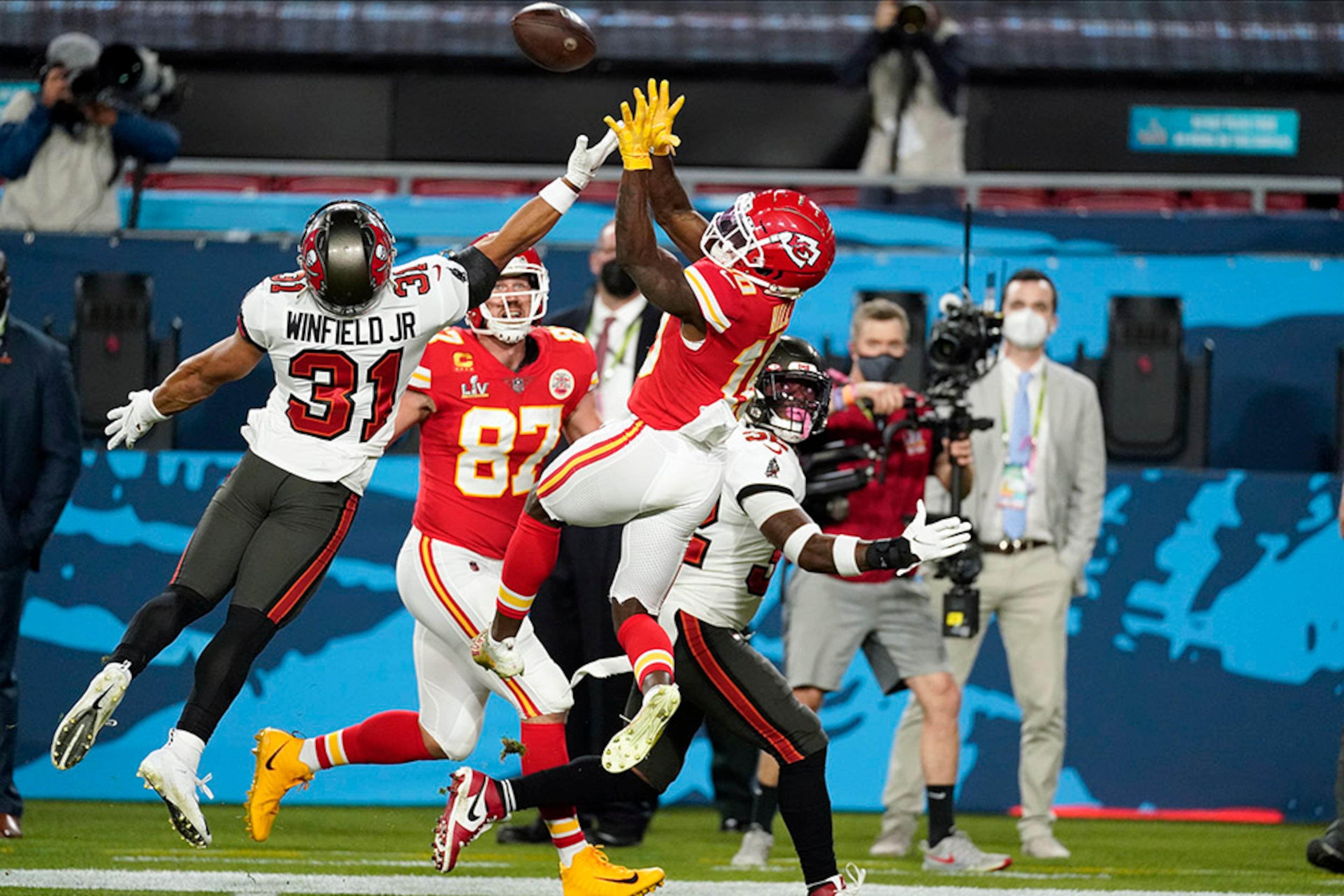 Tampa Bay Buccaneers strong safety Antoine Winfield Jr. (31) breaks up a pass intended for Kansas City Chiefs wide receiver Tyreek Hill (10) during the first half of Super Bowl 55 Sunday, Feb. 7, 2021, in Tampa, Fla. (Ashley Landis/AP)