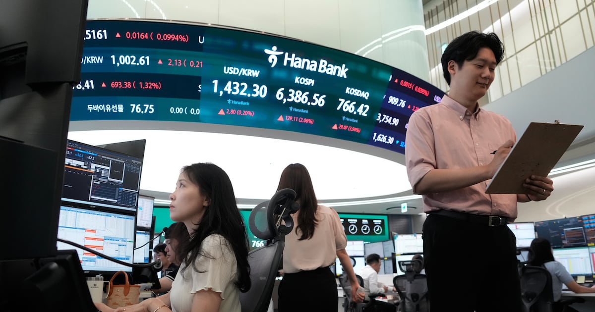 Asian shares mostly dip after US stocks rally