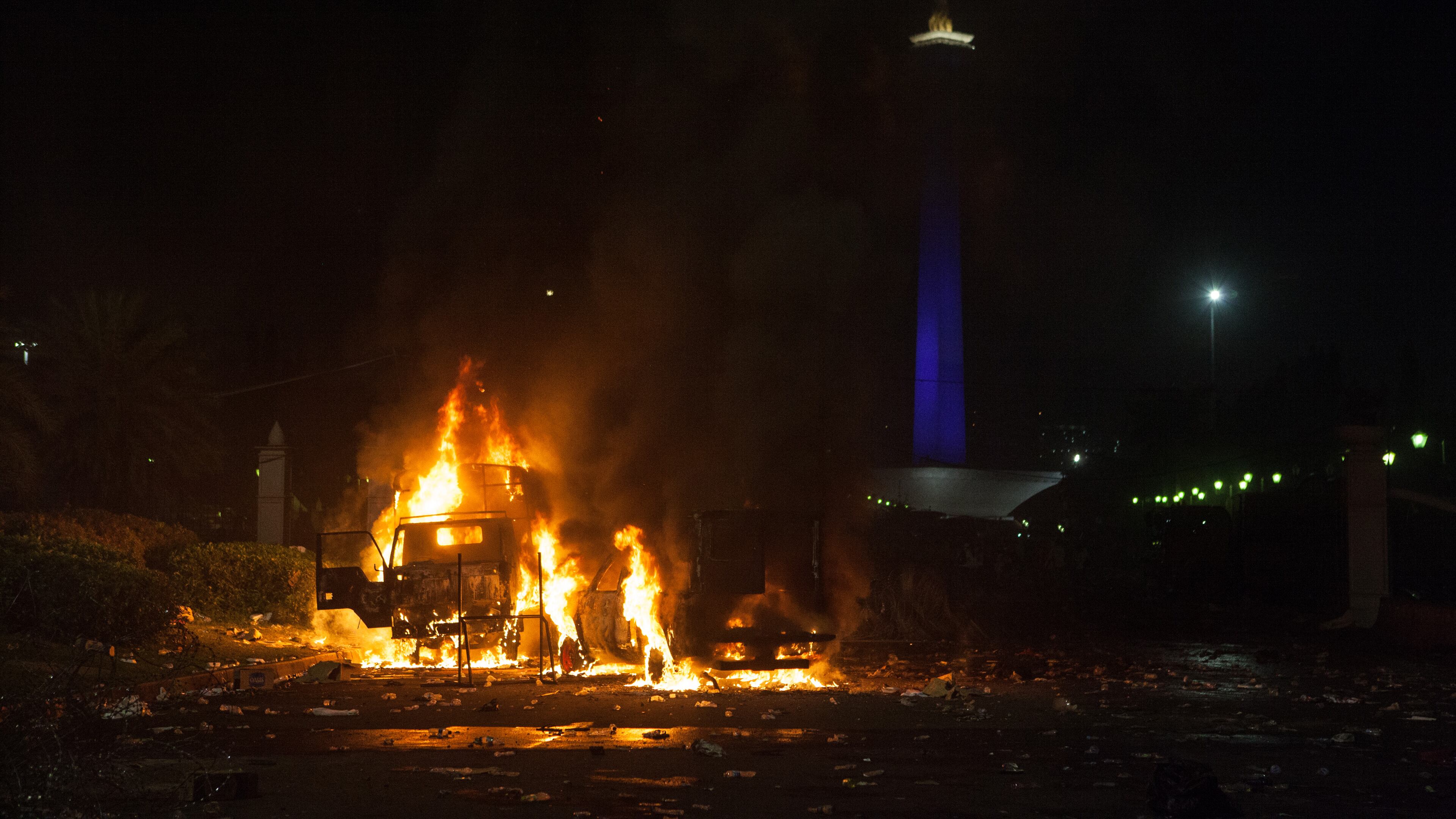 Two Georgia teenagers rescued another teen from a burning car, like the one pictured above. The victim's parents credit the two boys with saving their daughter's life.