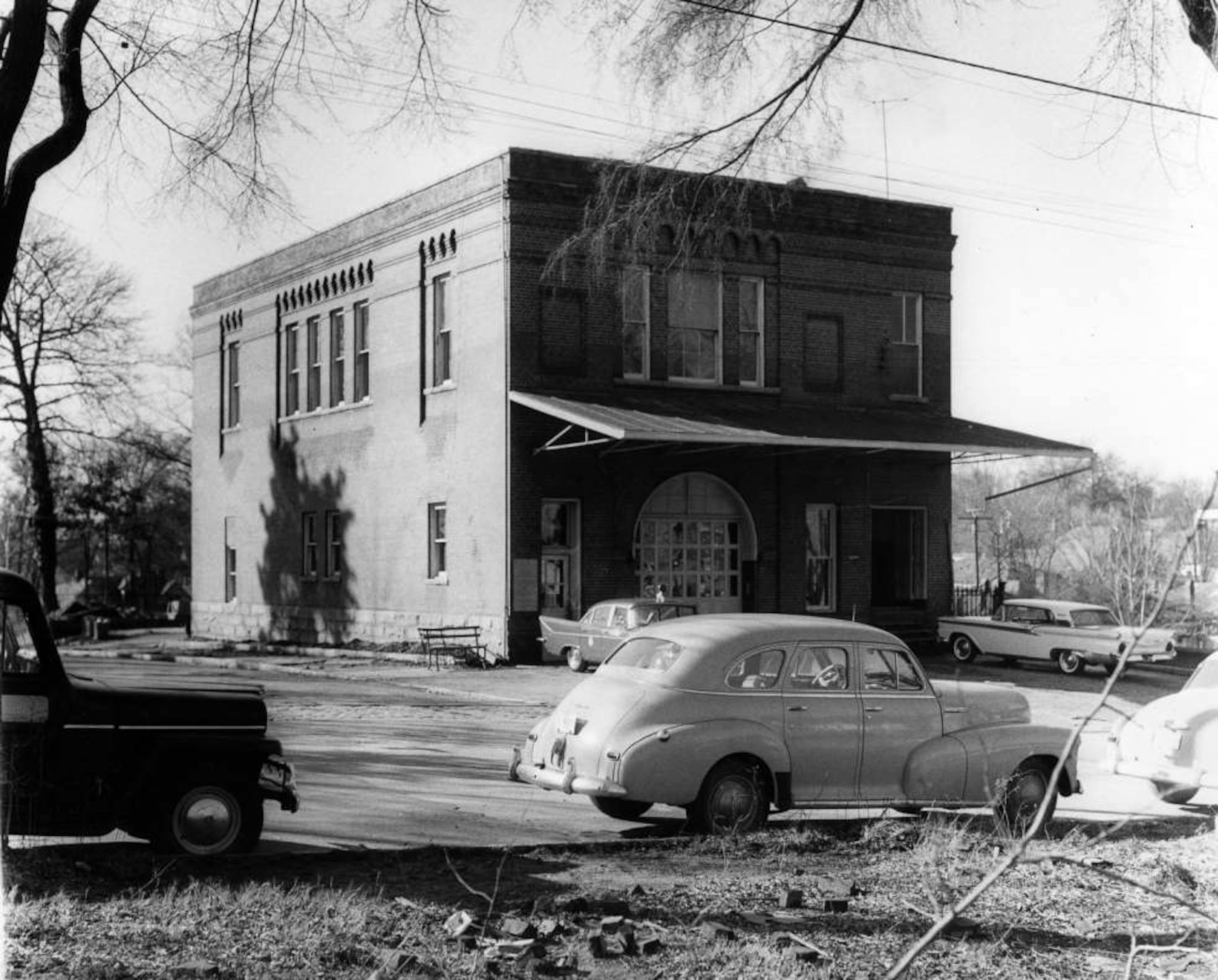 First Fire Station No. 10, at corner of Bryan Street and Oakland Avenue (155 Oakland Avenue), Atlanta, Georgia, August 10, 1960.