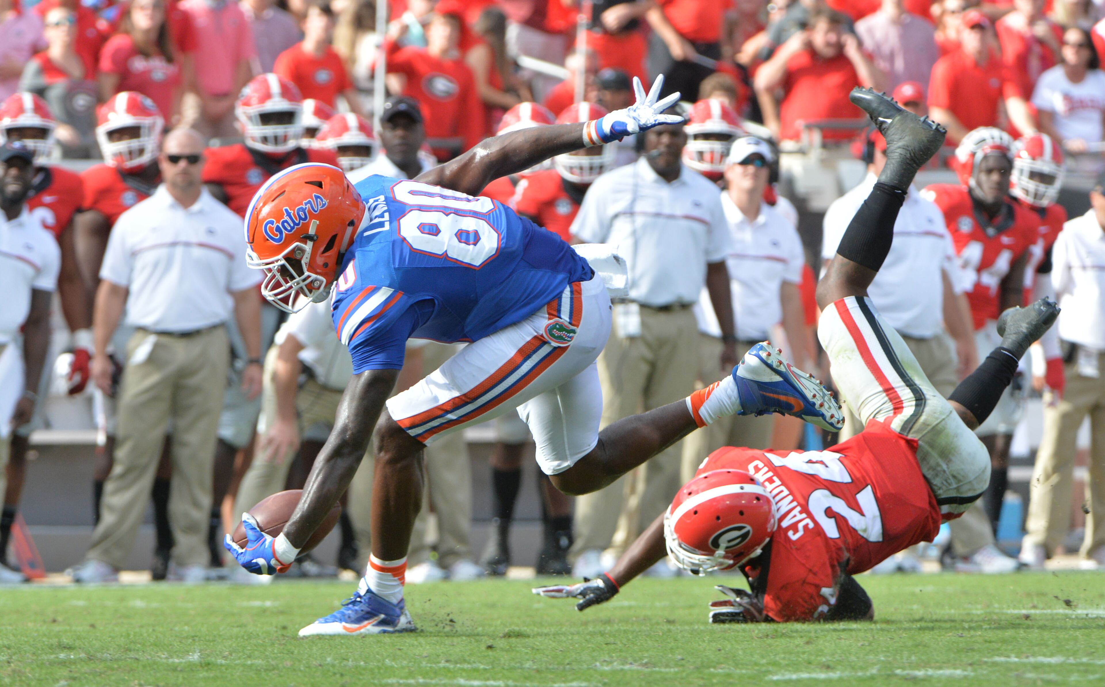 October 29, 2016 Jacksonville, Fla. - Florida tight end C'yontai Lewis (80) runs past Georgia safety Dominick Sanders (24) for a touchdown in the first half of Georgia and Florida game at EverBank Field in Jacksonville, Florida on Saturday, October 29, 2016. HYOSUB SHIN / HSHIN@AJC.COM