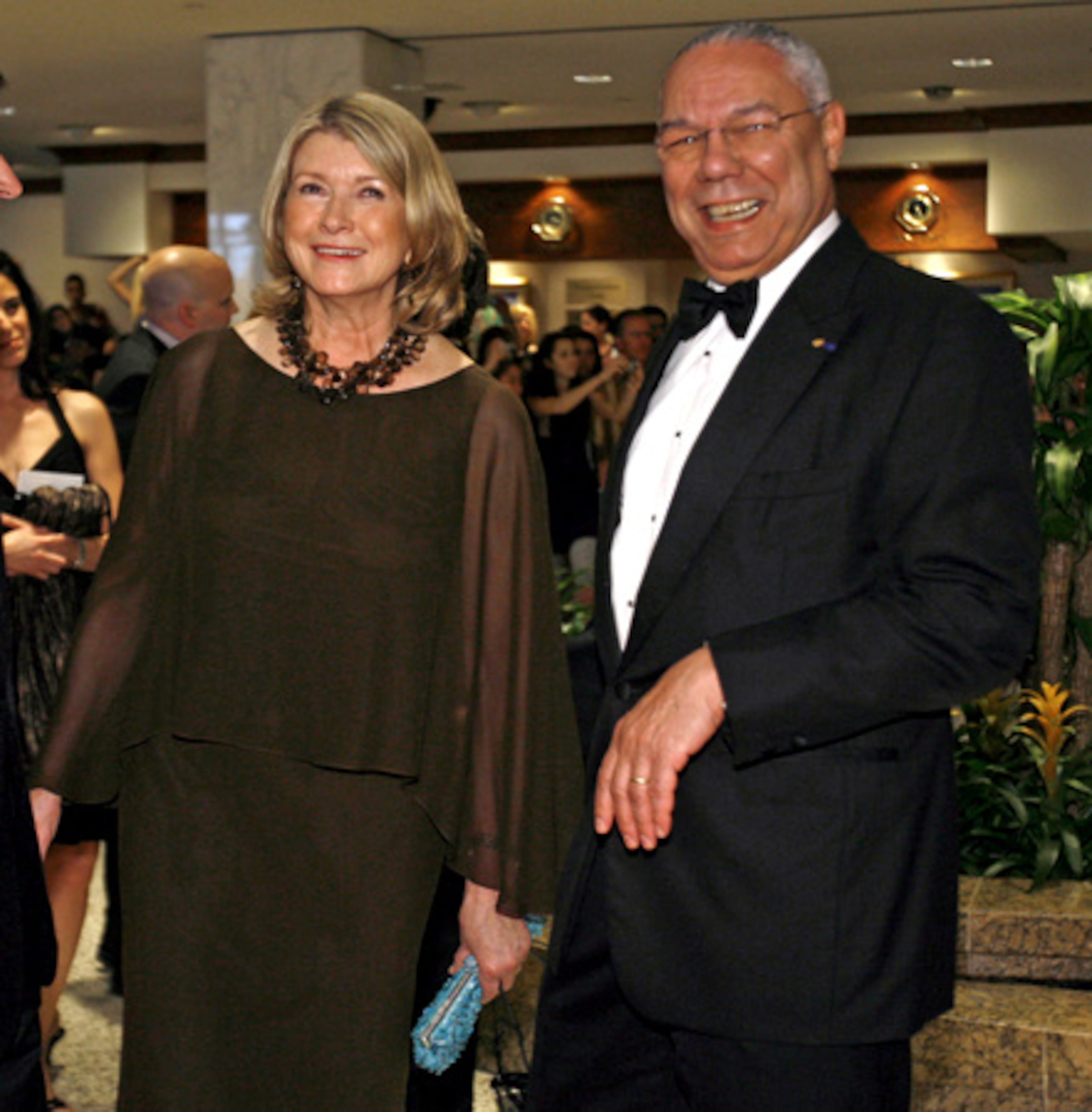 DOMESTIC DIVA Martha Stewart and former Secretary of State Colin Powell chat at the event.