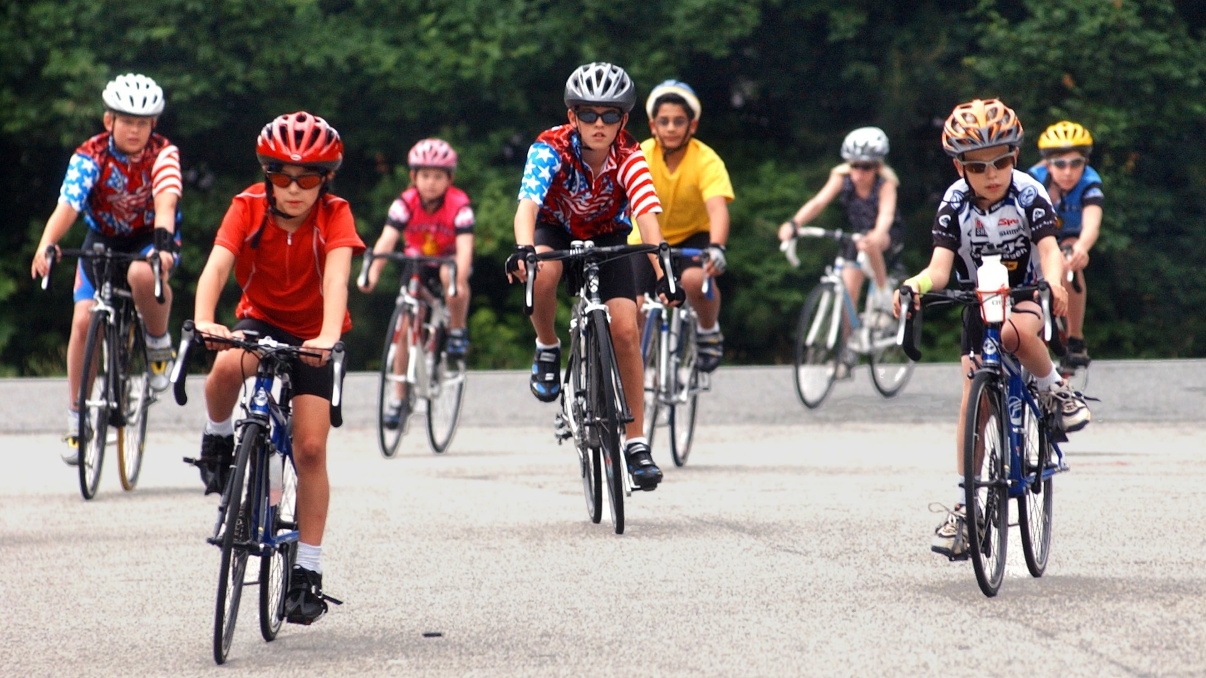 With less screentime and more freedom to explore, children can create the kind of outdoor memories that made summers in the 1990s so memorable. (Courtesy of Charlotte B. Teagle/AJC 2004)