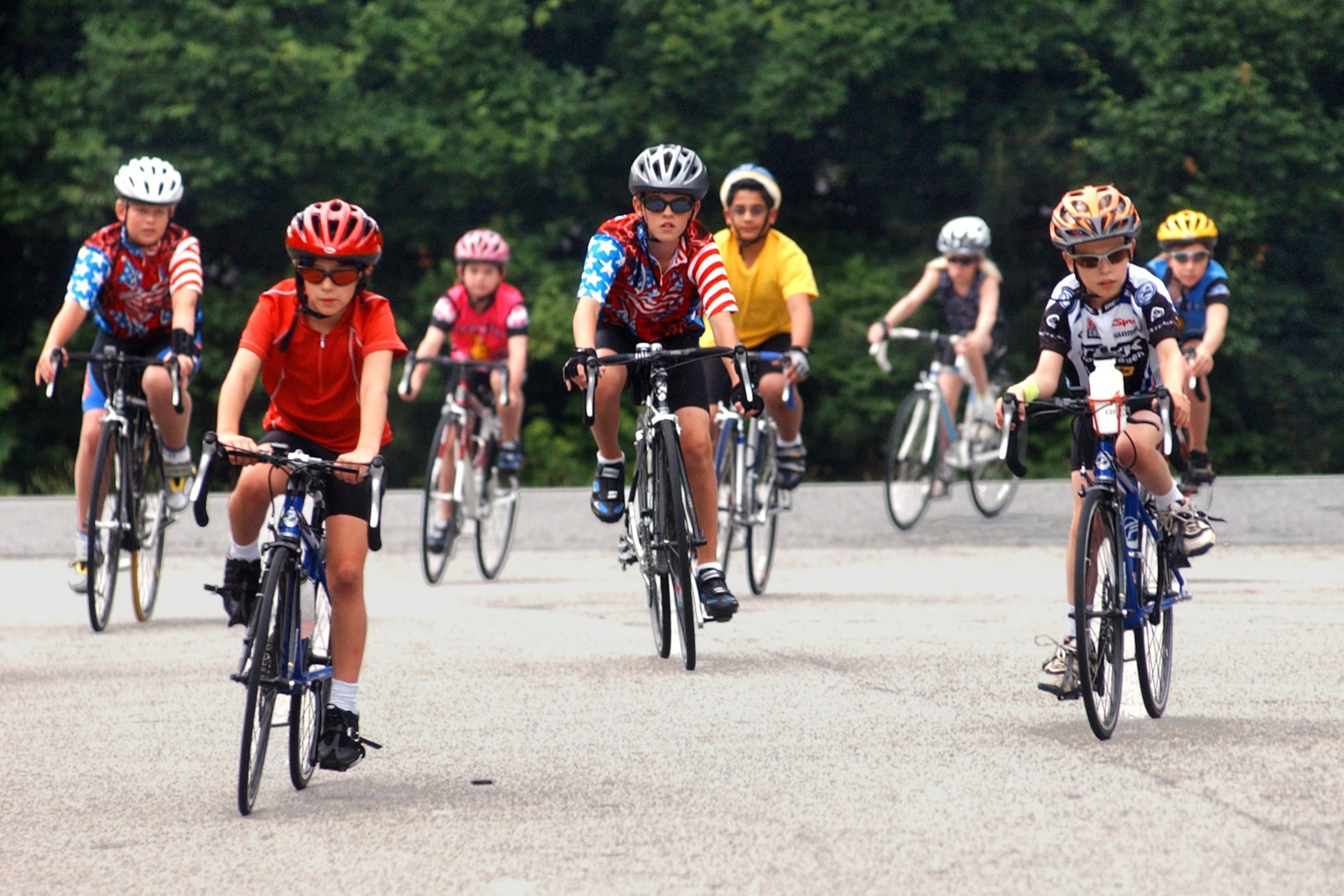 With less screentime and more freedom to explore, children can create the kind of outdoor memories that made summers in the 1990s so memorable. (Courtesy of Charlotte B. Teagle/AJC 2004)