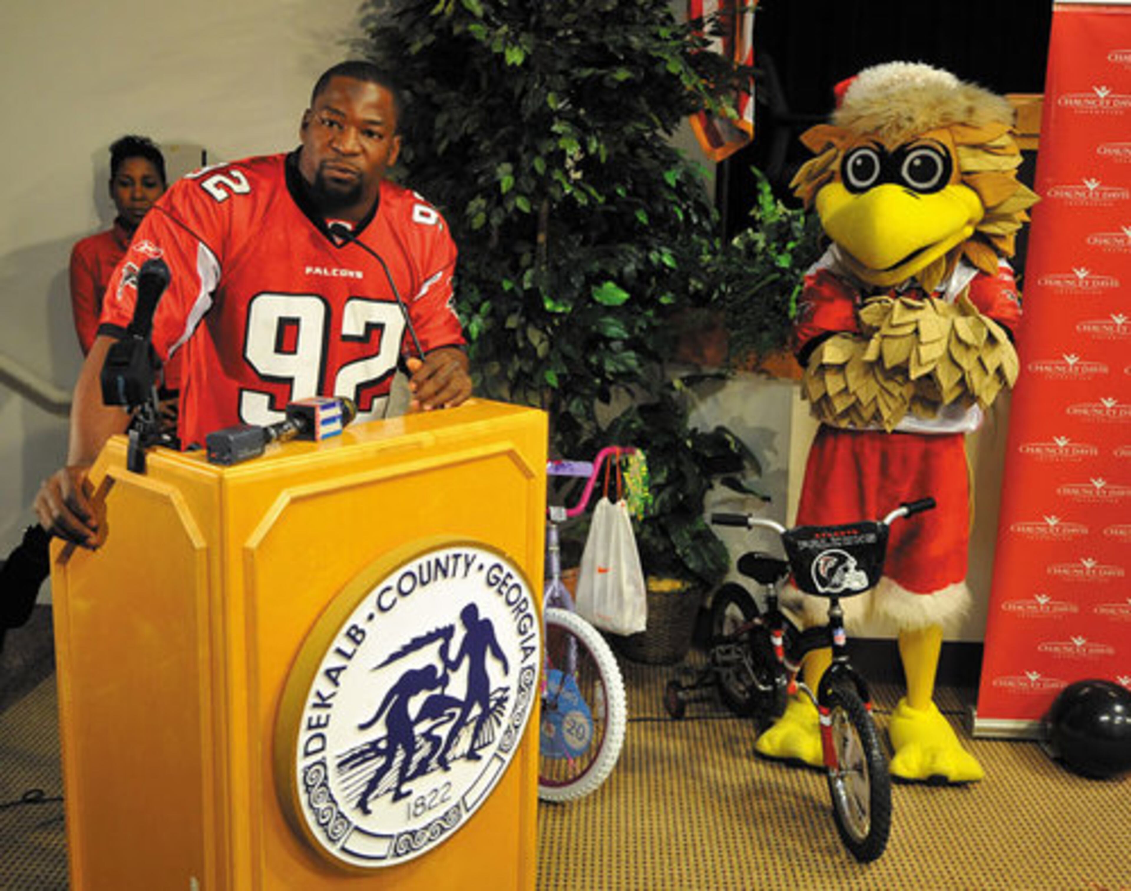 The program, which Davis (seen at the podium) started shortly after his mother lost a leg due to complications from diabetes, is designed to fight childhood obesity and diabetes.