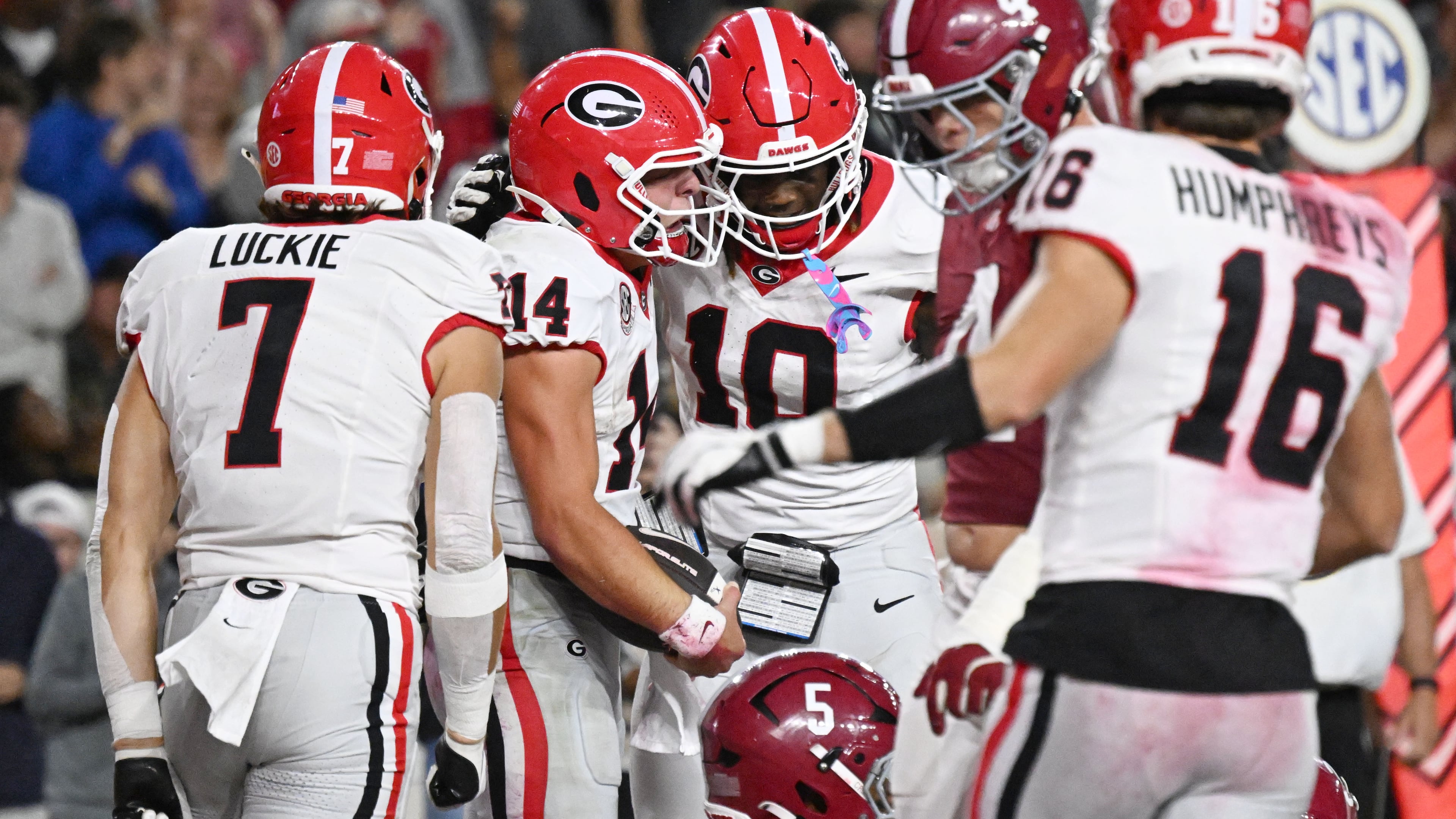Georgia quarterback Gunner Stockton (14) celebrates with teammates after scoring a touchdown during the second half in an NCAA football game at Bryant-Denny Stadium on Saturday, Oct. 10, 2026, in Tuscaloosa, Alabama. Georgia won 20-17. (Hyosub Shin/AJC)