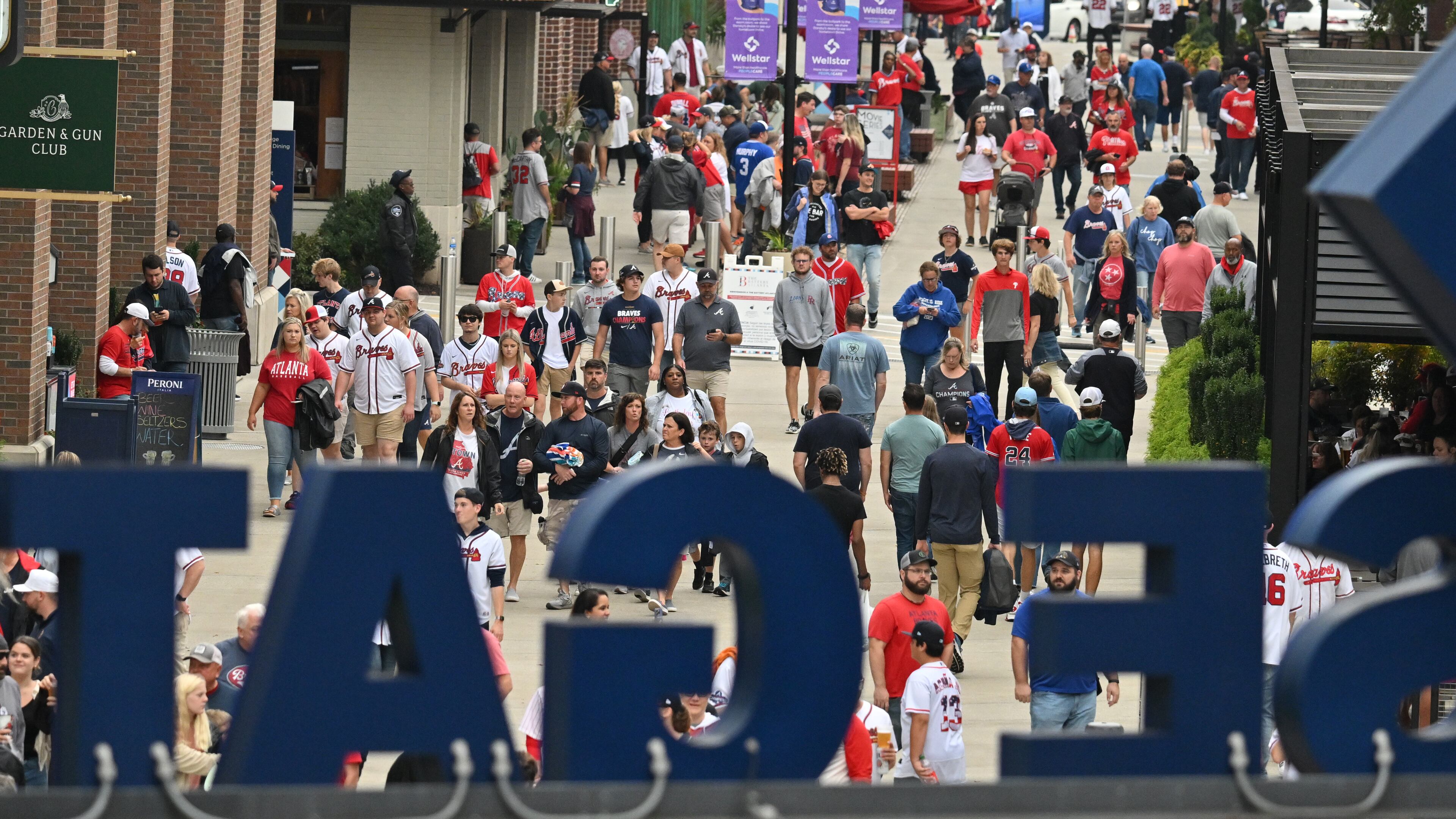 Baseball fans arrive for the Game 2 of the 2022 National League Division Series Championship (NLDS) at Truist Park on Oct. 12, 2022. (Hyosub Shin / Hyosub.Shin@ajc.com)