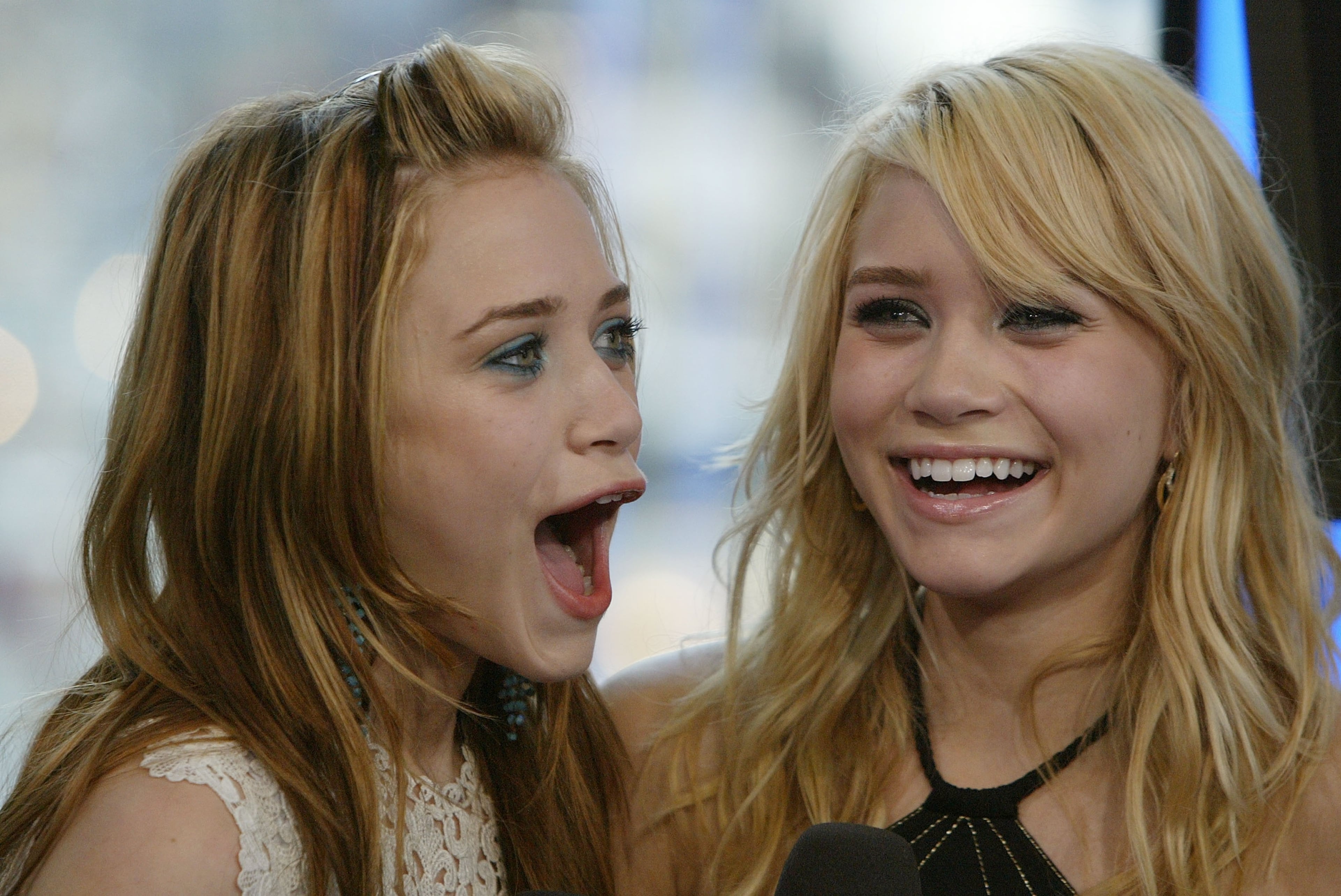 (L-R) Actresses Mary-Kate and Ashley Olsen attends MTV's TRL for the first time at the MTV Times Square Studios May 4, 2004 in New York City. (Photo by Mark Mainz/Getty Images)