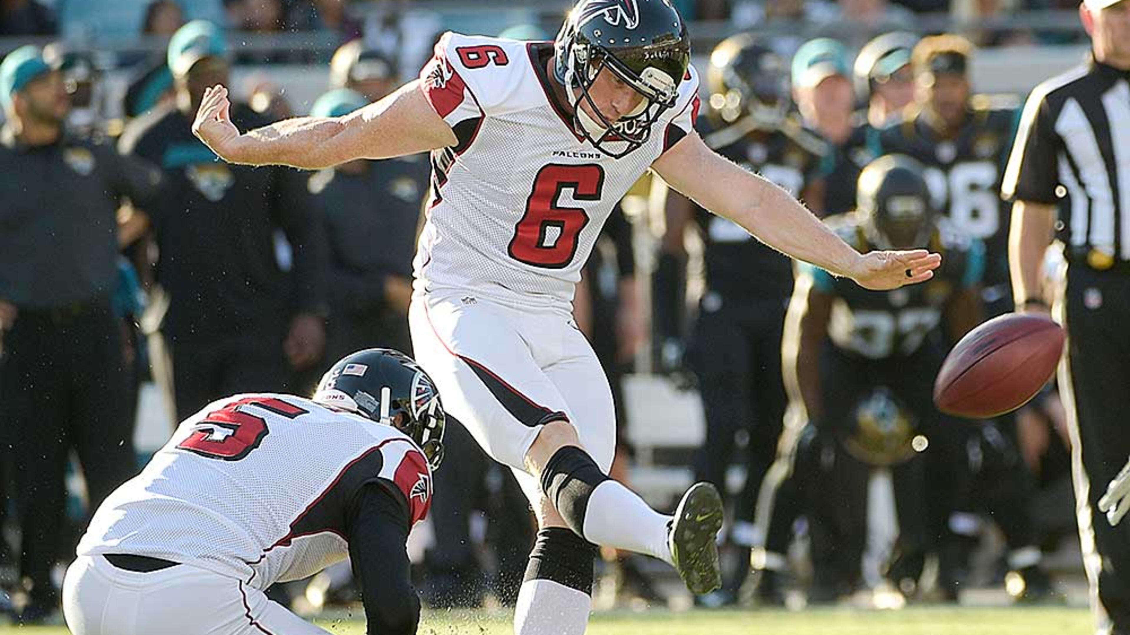 Shayne Graham hit 11 of 13 field goals, including 3 of 3 from beyond 50 yards, in five games with the Falcons last season.